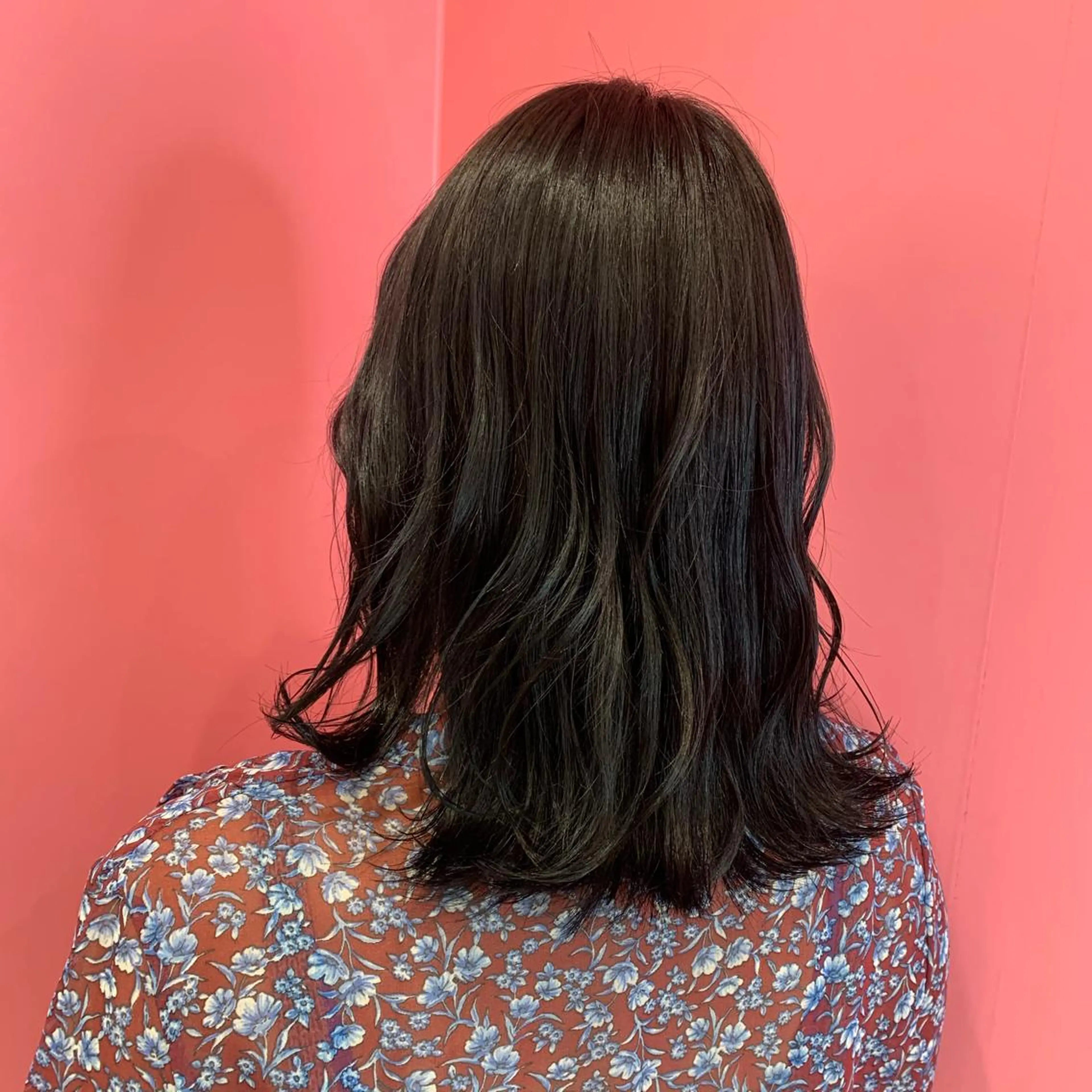 カラー 黒髪 ブルーカラー ブルーブラック ハッシュカット レイヤー池袋のヘアスタイル