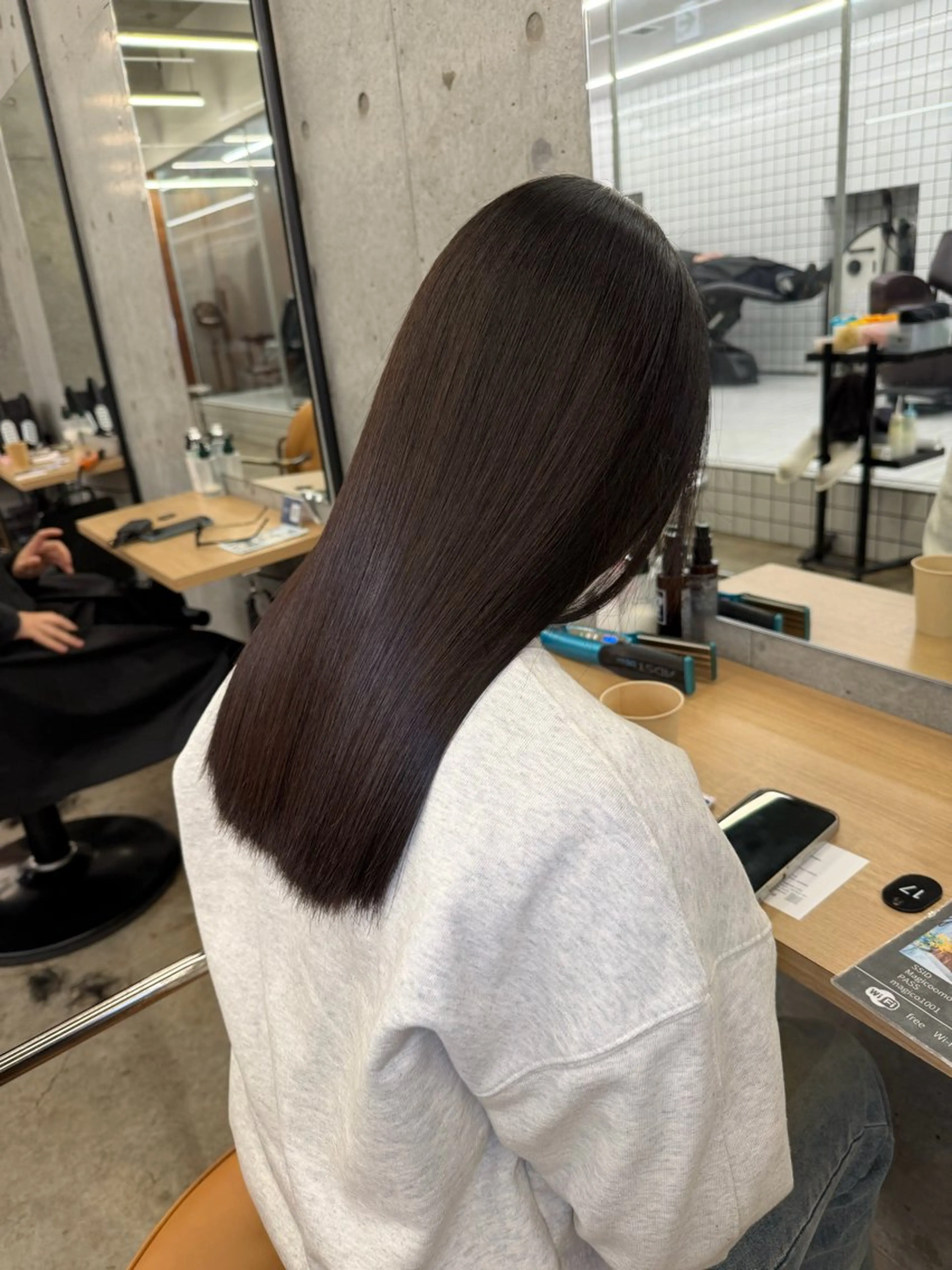 セミロング 髪質改善 レイヤーカット 縮毛矯正 トリートメント 縮毛矯正 トリートメント 髪質改善×縮毛矯正× 艶カラー　吉原和磨のヘアスタイル