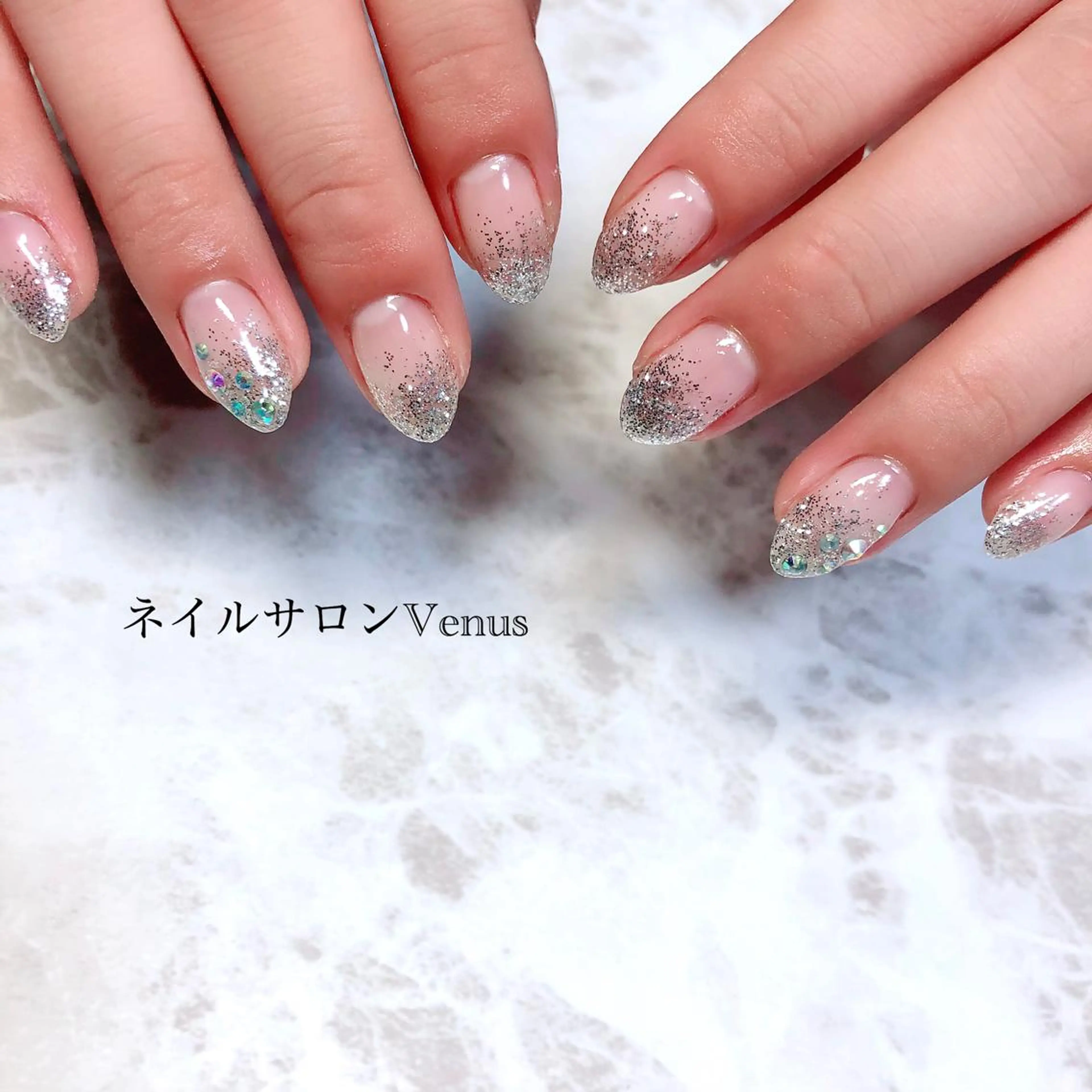 ネイル グラデーション ラメ(グリッター) ラメグラデーション ストーンネイル ハンドネイル Nail salon Venusのネイルデザイン