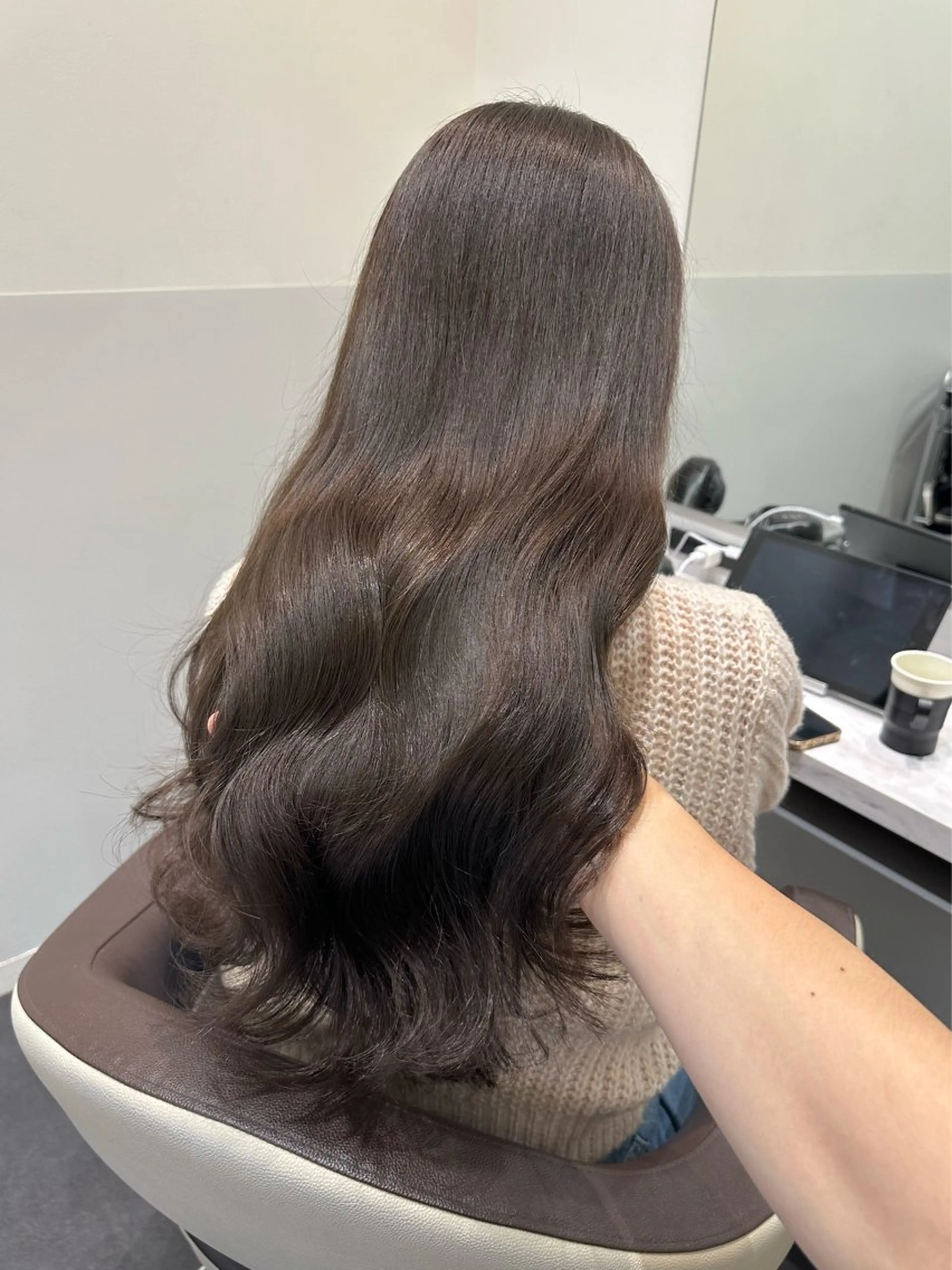 ロング カラー ブリーチ グレージュ ブリーチなしカラー オリーブグレージュ オリーブグレー LUMO所属・矢野 晃平のヘアスタイル