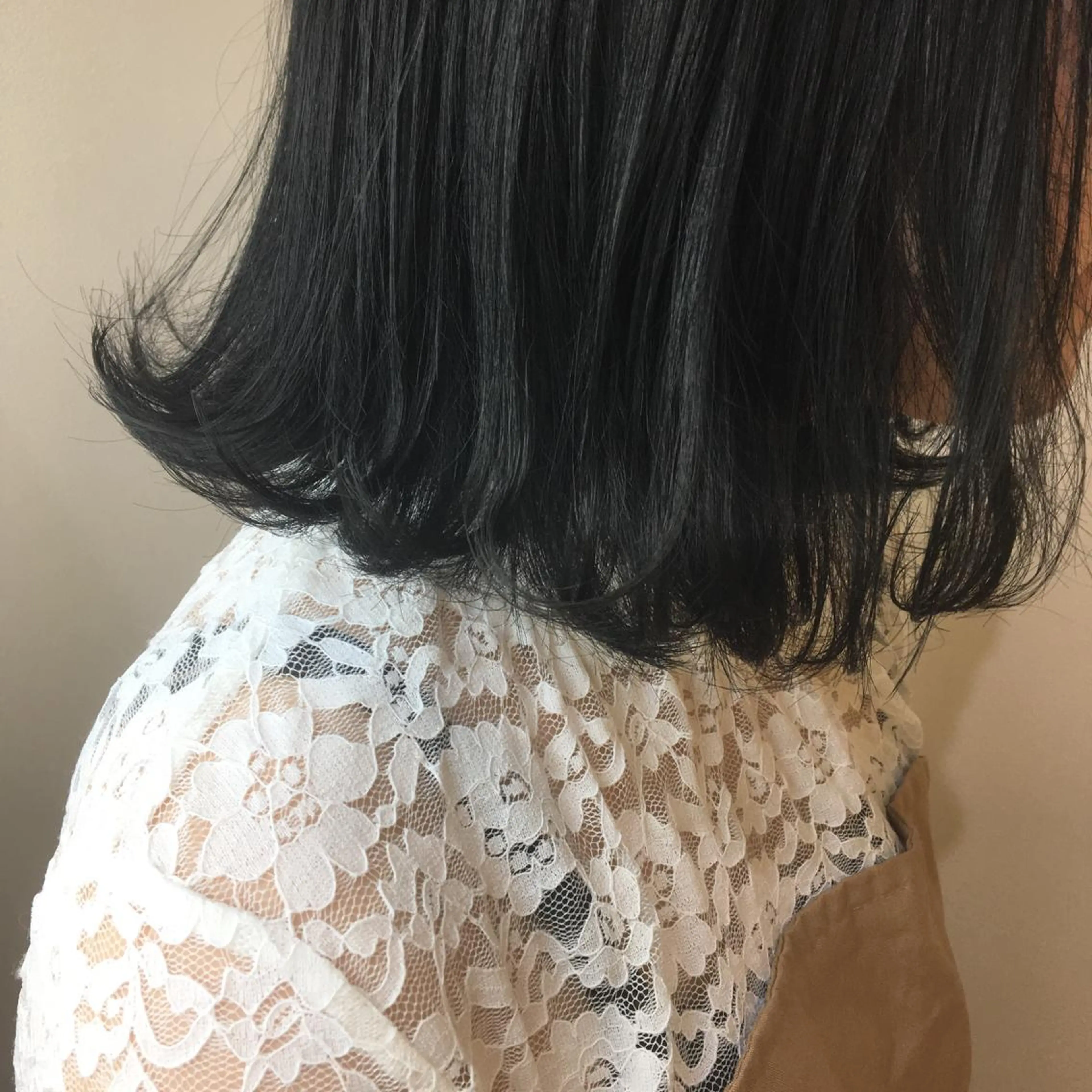 ミディアム カラー 黒髪 グレーブラック 外国人風カラー 髪質改善 頭身浴/ 中田のヘアスタイル