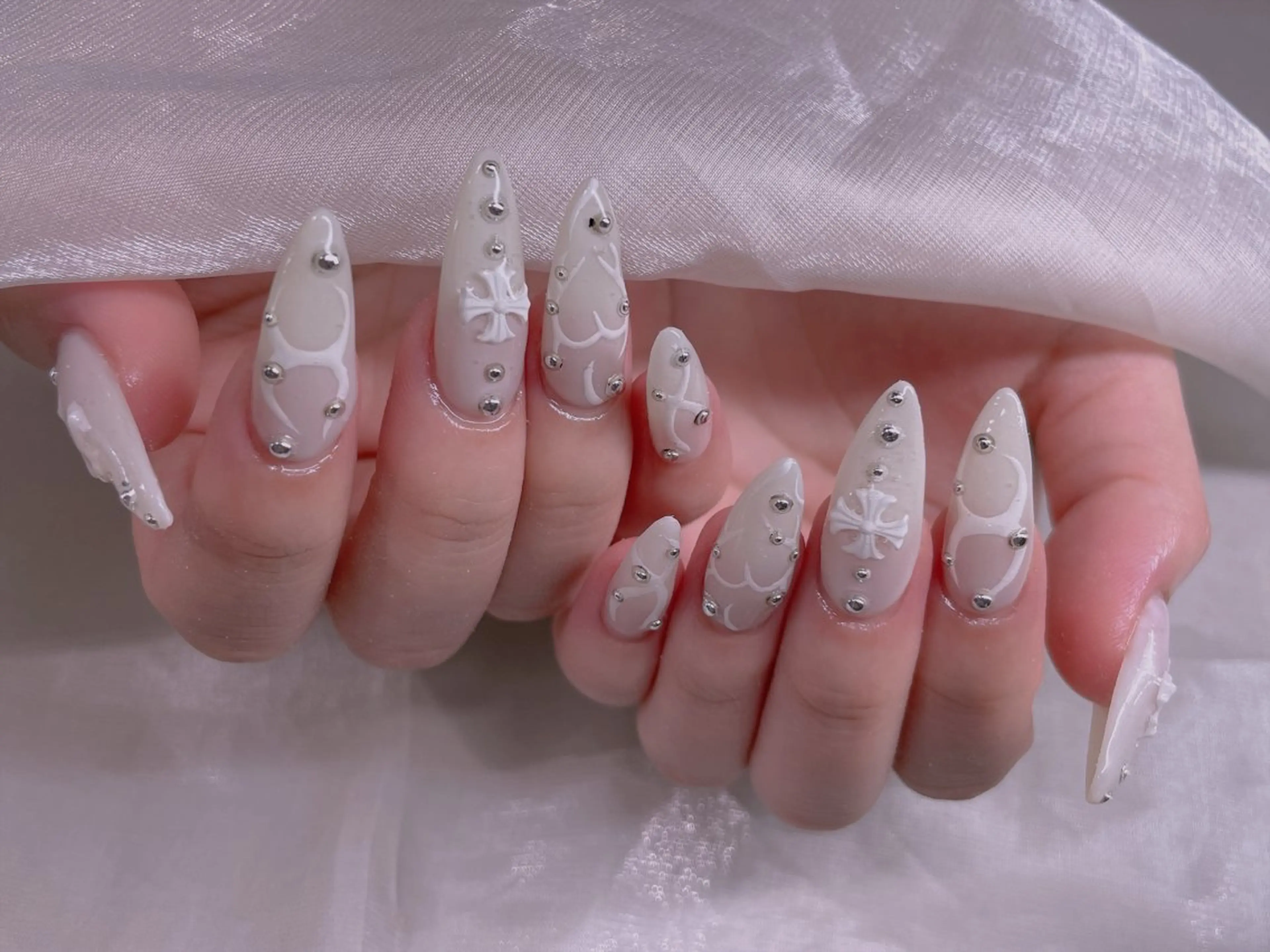 ネイル ブルー チークネイル フレンチネイル ハート ホログラムネイル 美爪パラジェル導入店 Sunnilyのネイルデザイン