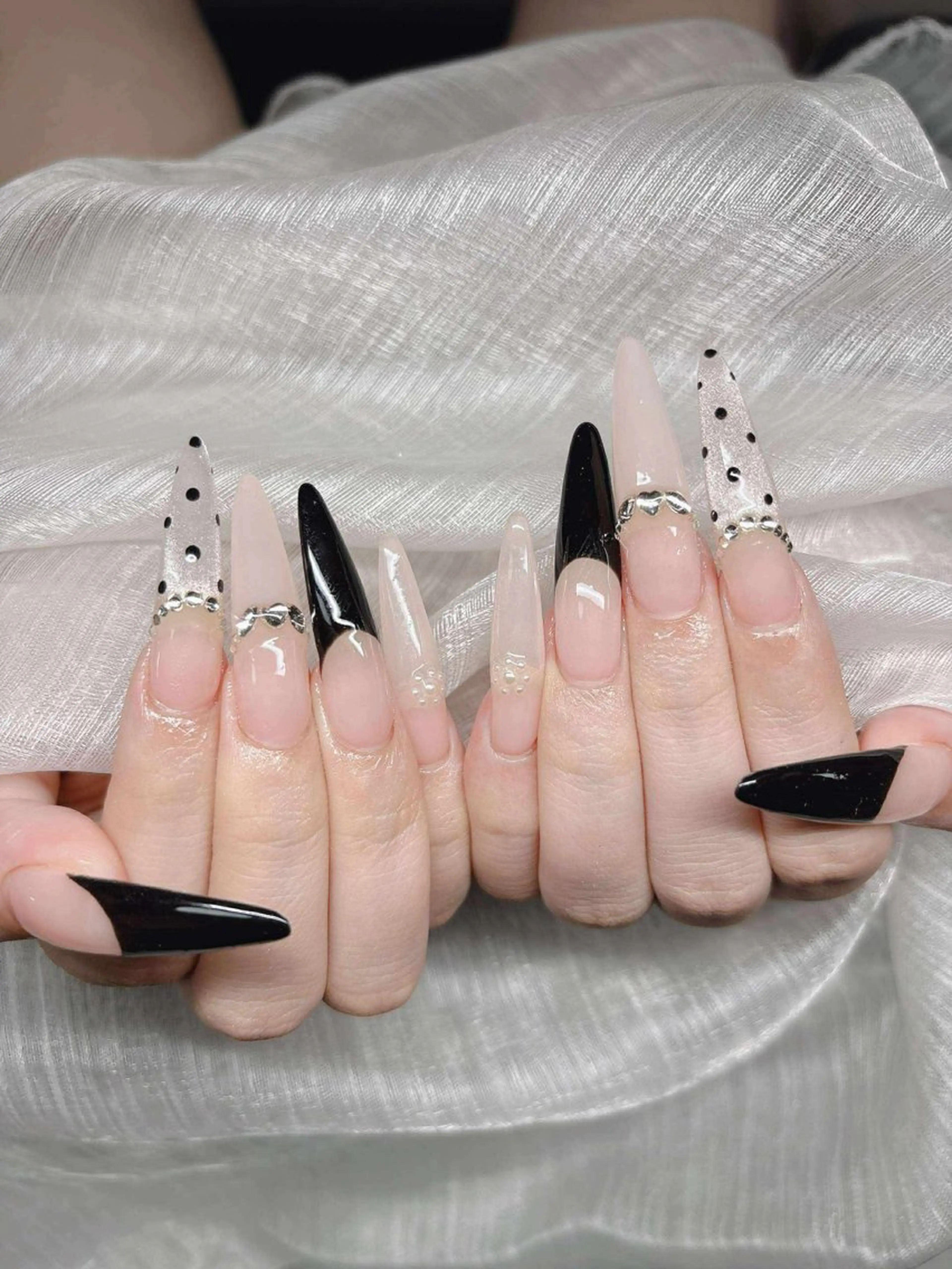 ネイル 長さ出し グラデーション 卒業式 キラキラネイル マグネットネイル ハンドネイル Lee Nailsのネイルデザイン