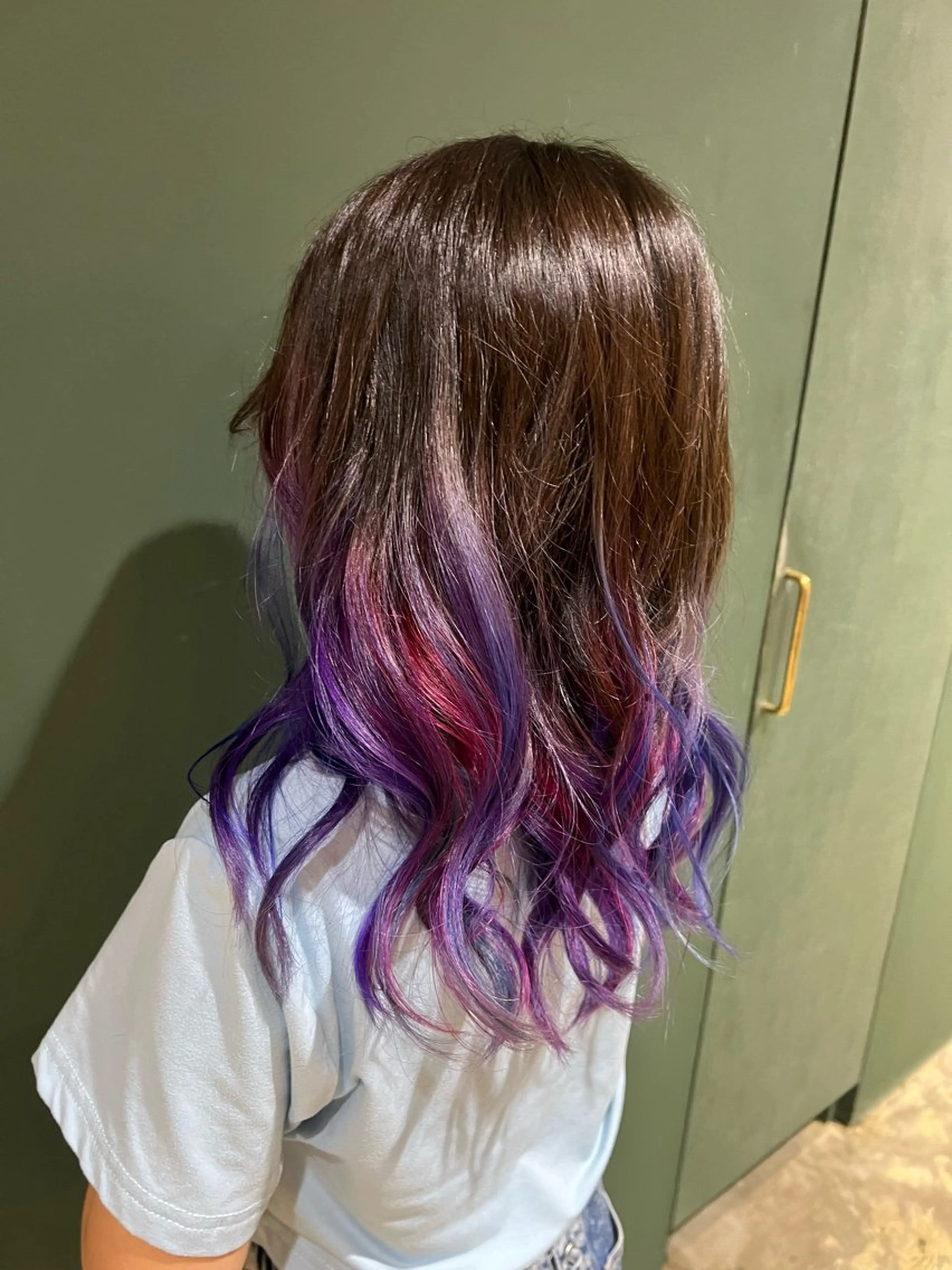 ミディアム カラー キッズ ブルーカラー グラデーションカラー ピンクカラー バイオレットカラー ヘアカラー トリートメント ヘッドスパ カラースペシャリスト しょう🧑🏼‍🎨のヘアスタイル