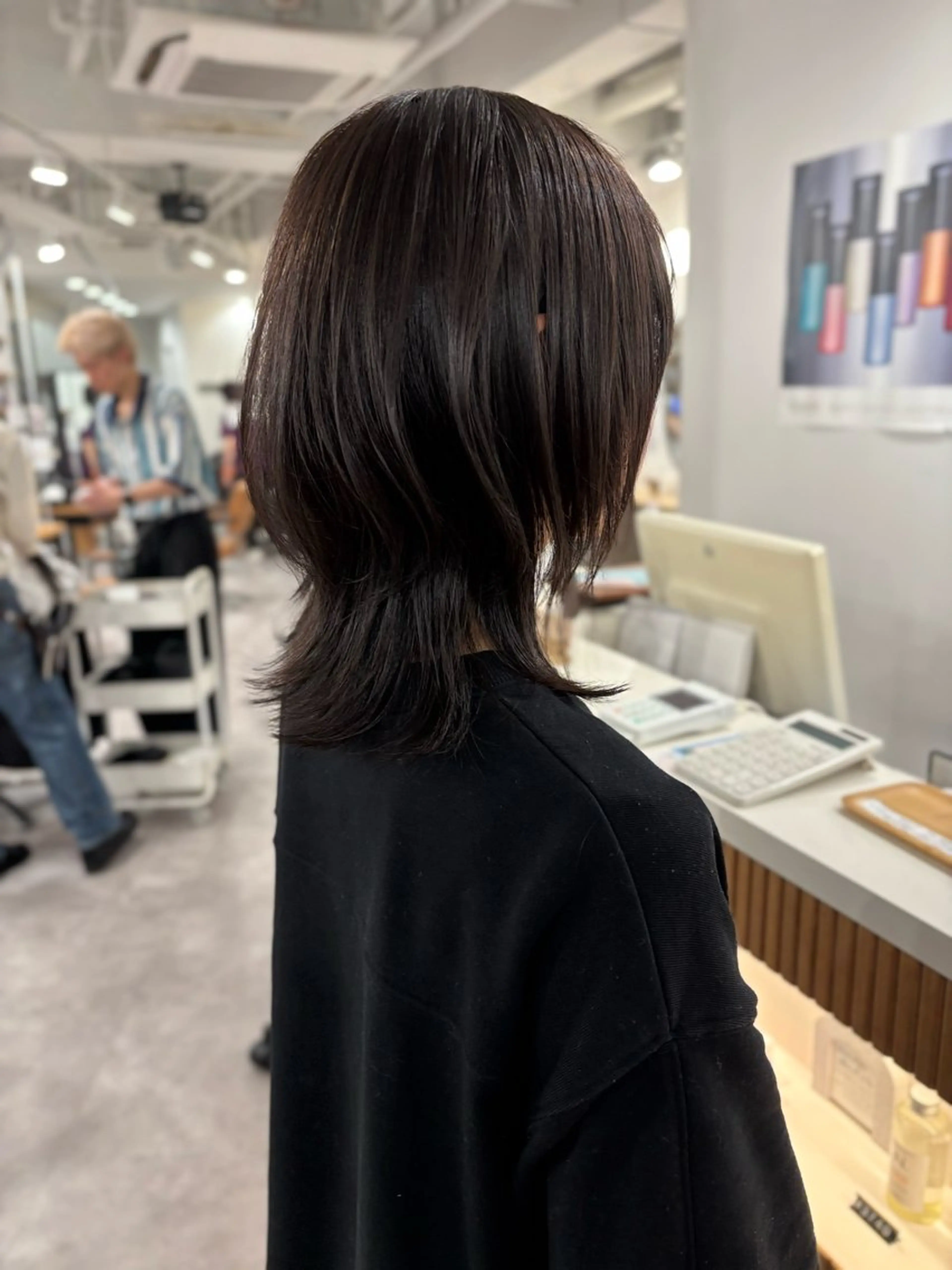 ミディアム カラー ミディアムレイヤー アッシュ くびれヘア レイヤーカット 細野 菜月のヘアスタイル