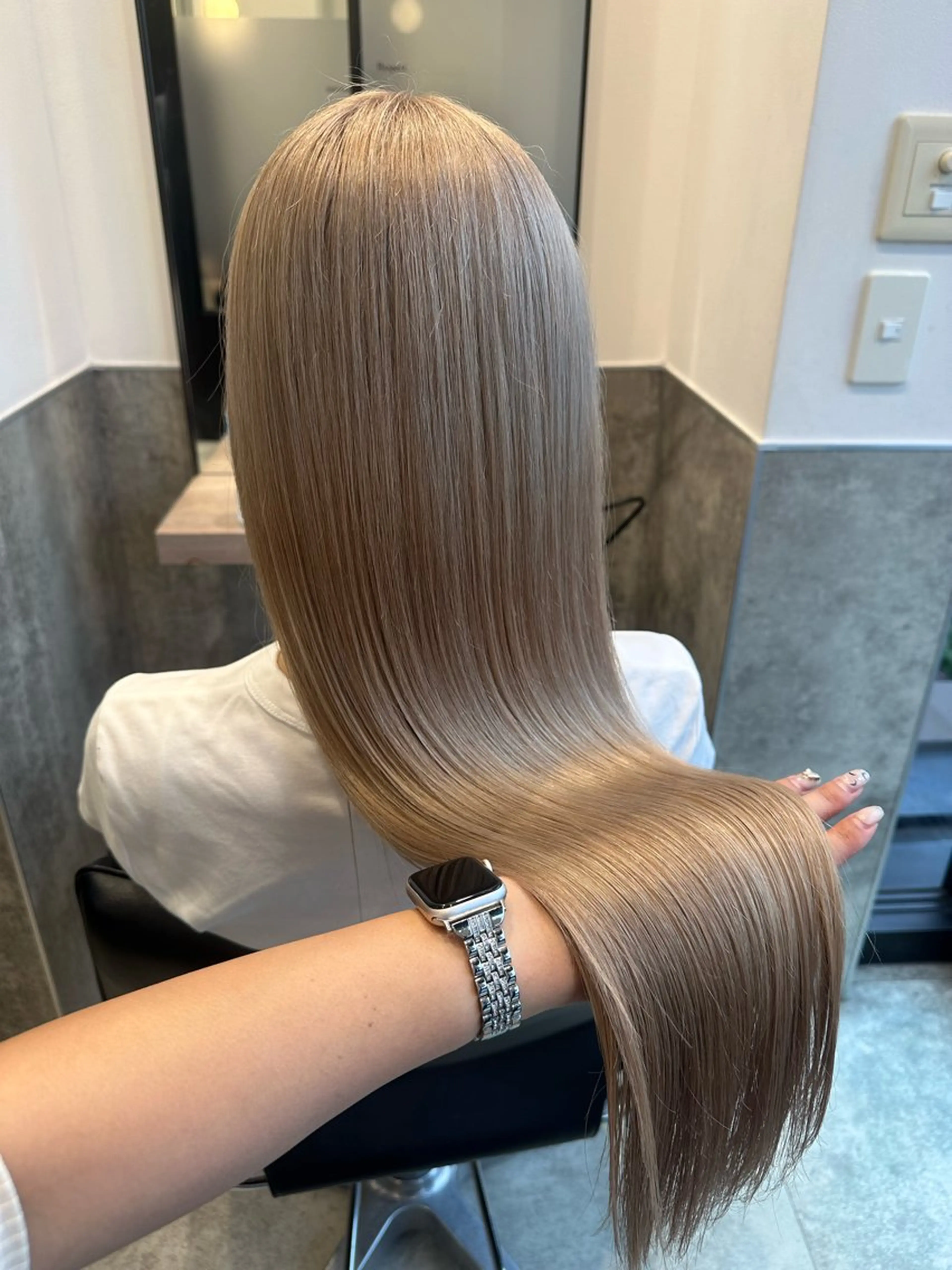 ロング カラー ヘアアレンジ ベージュカラー ブリーチ 抜きっぱなしブロンド ブロンド ブラウンカラー トリートメント GO TODAY シェアサロン 原宿本店所属・原宿ハイトーンカラー 🌼みるい🌼のヘアスタイル