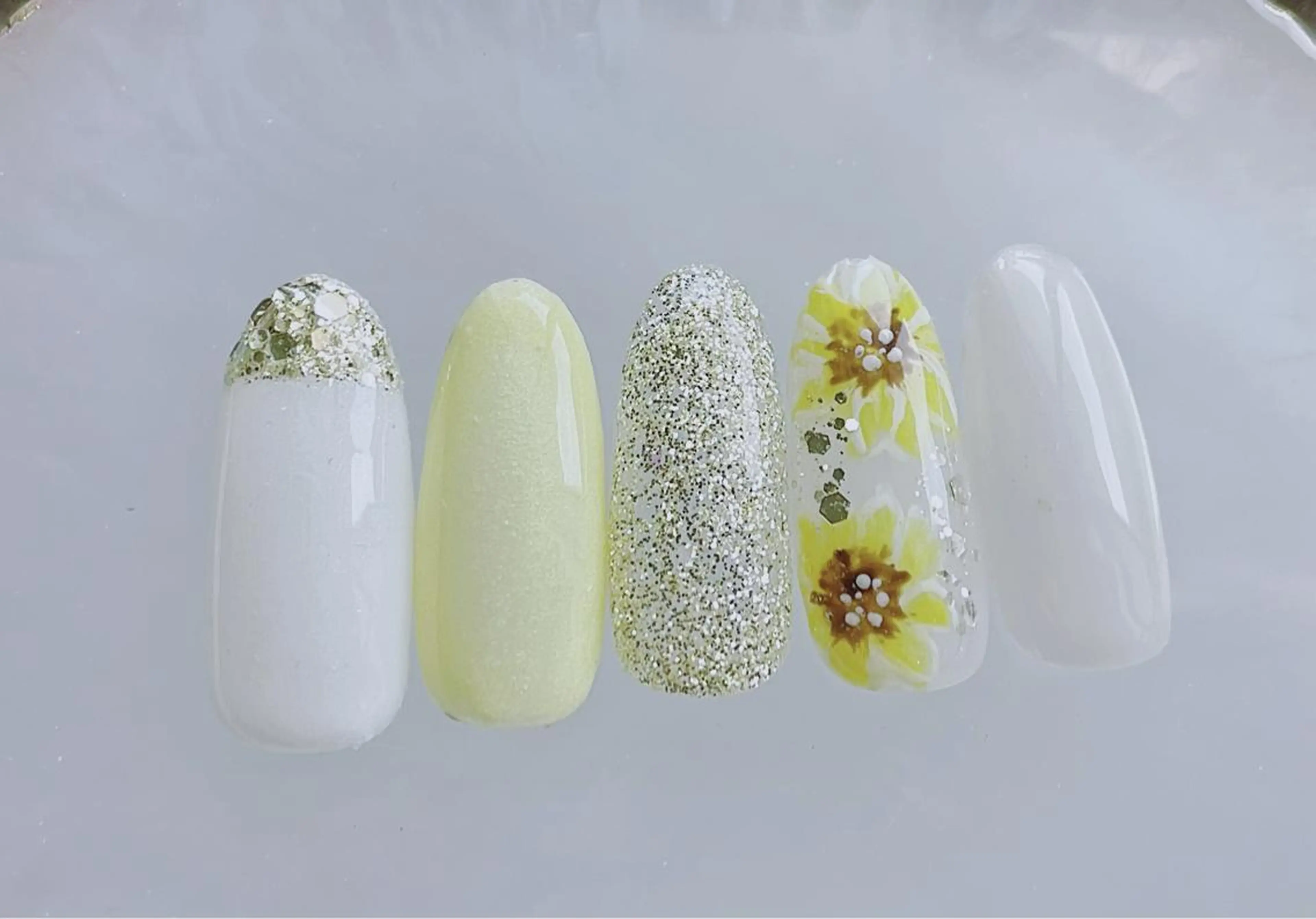 ネイル ジェルネイル キラキラネイル パラジェル 夏ネイル ハンドネイル Satomi  のネイルデザイン