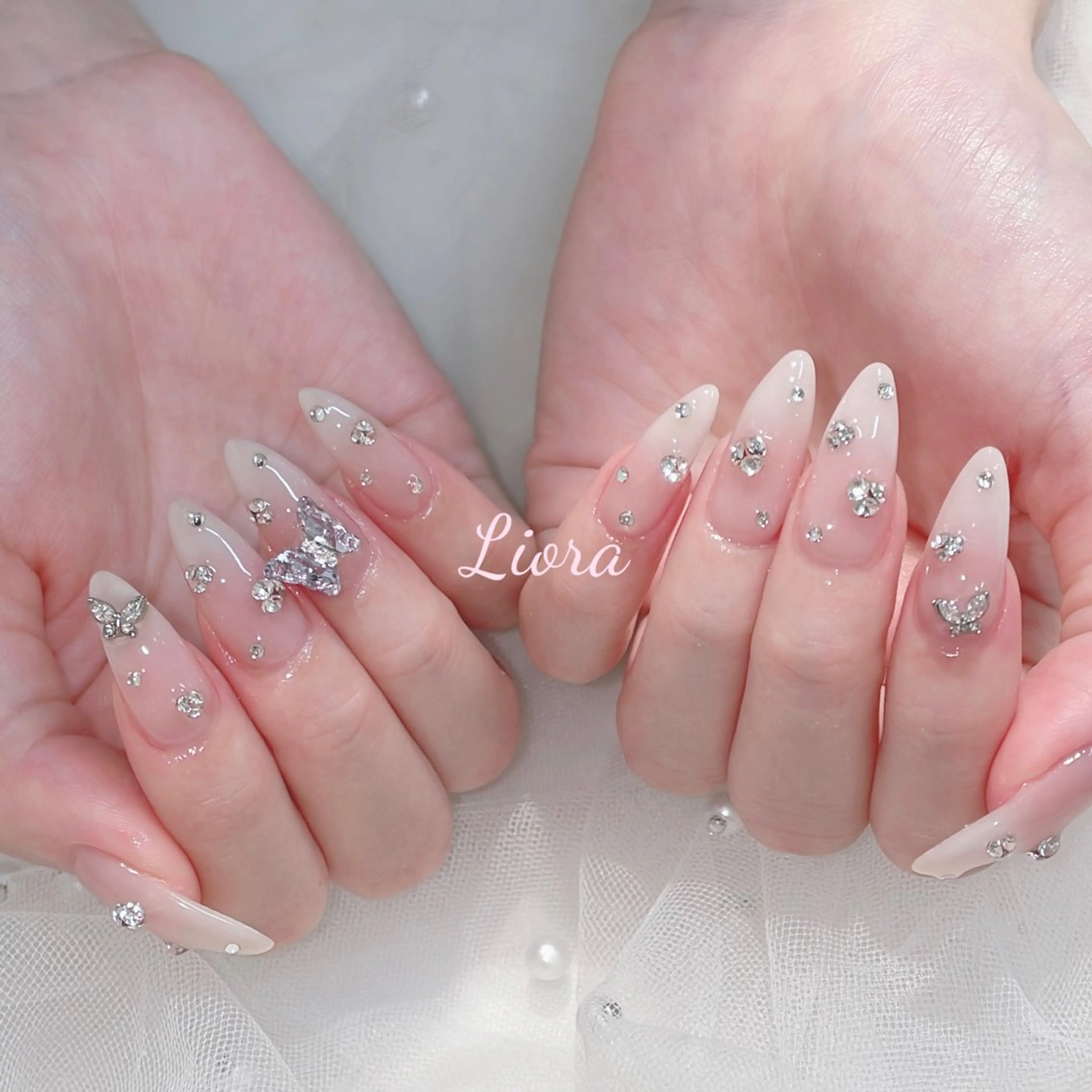 ネイル フレンチネイル ジェルネイル ガーリー グラデーション キラキラネイル Liora nail 1のネイルデザイン