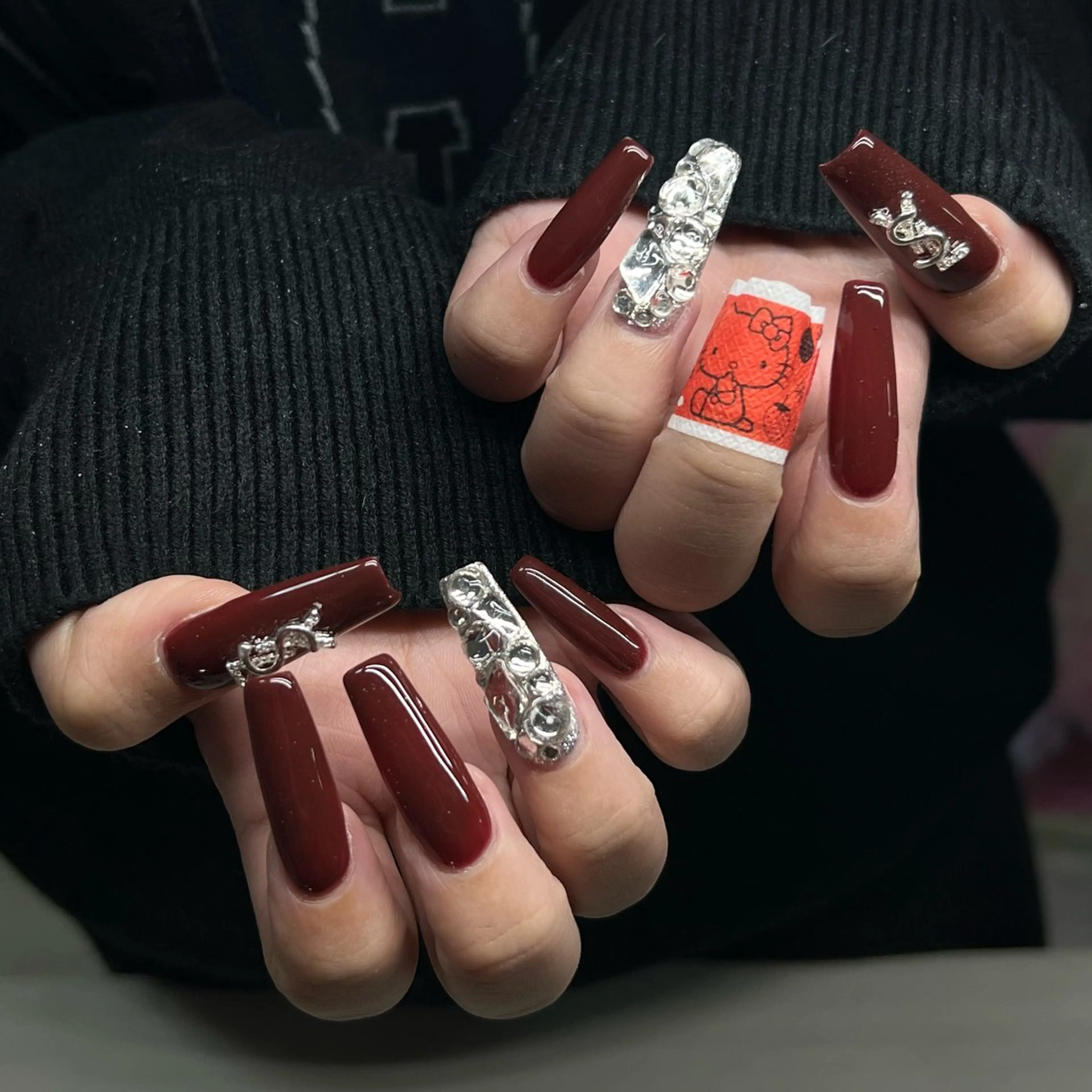 ネイル ボルドー ロングネイル ⁸ᵃᵖᵖʸ🐝⋆゜ MöEのネイルデザイン