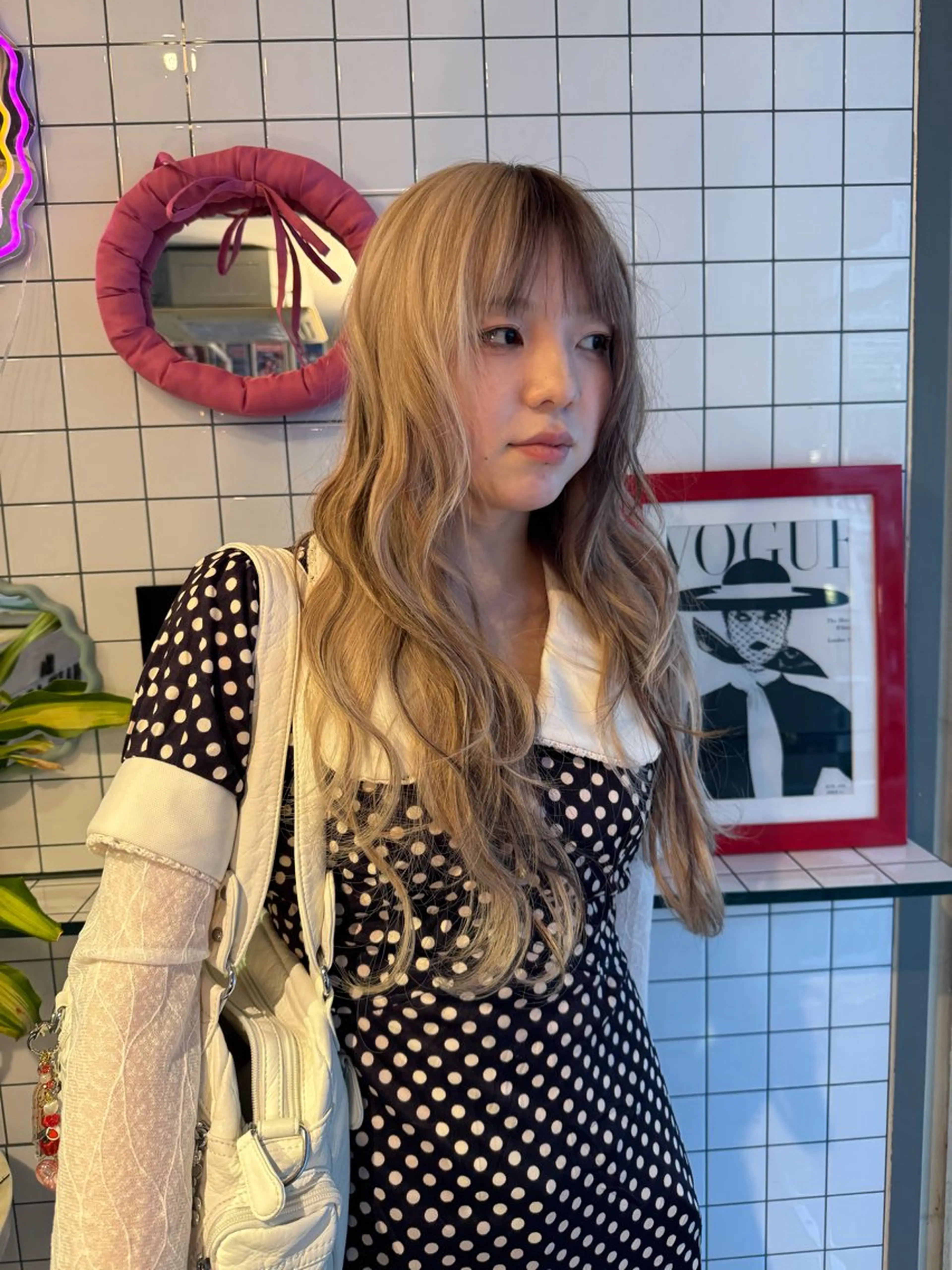 セミロング カラー デザインカラー ハイトーンカラー レイヤーカット ヘアカラー トリートメント レイヤーウルフ エクステ磯部のヘアスタイル