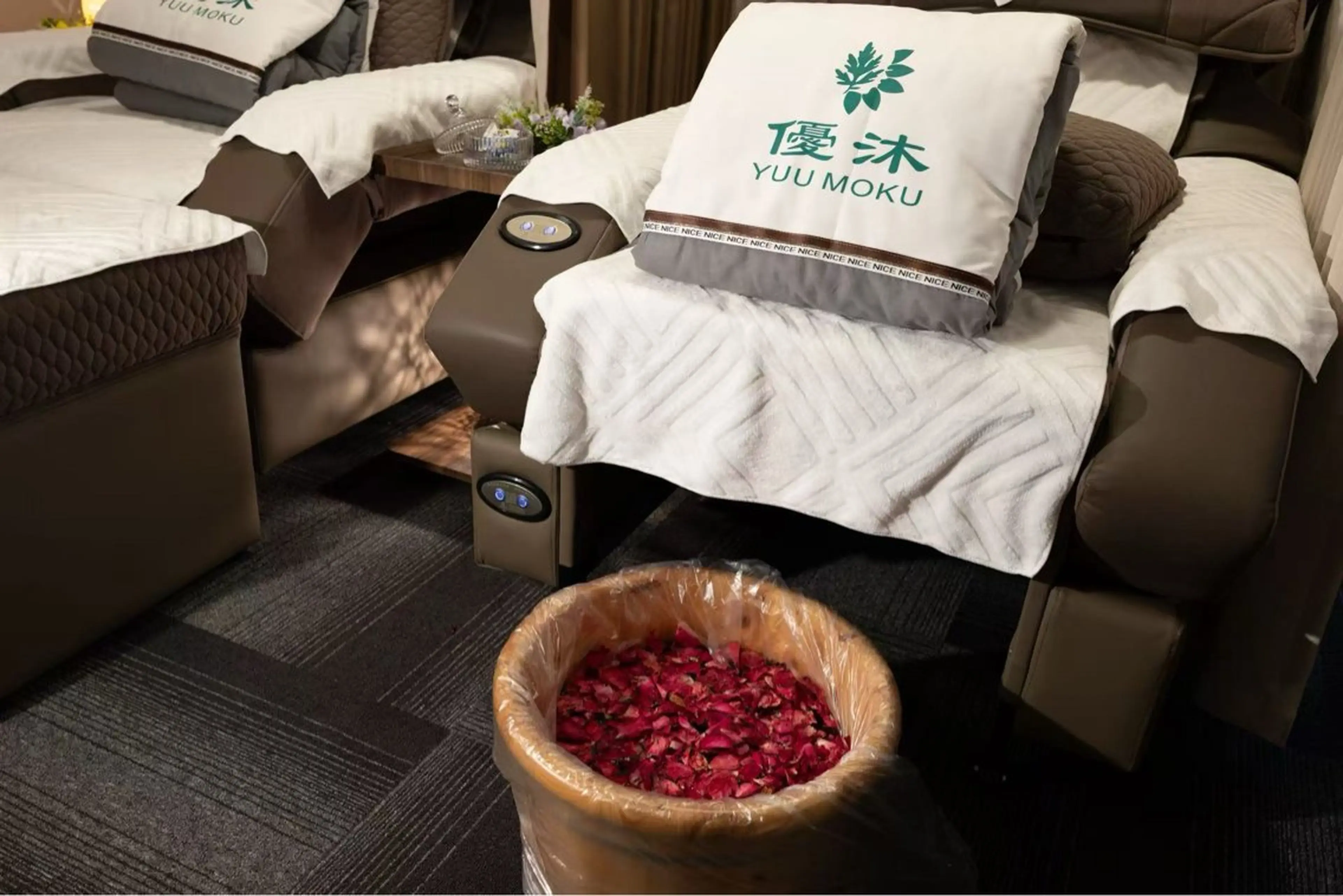 お試しコース足ツボ30分＋漢方草本足湯15分 ¥4900の写真