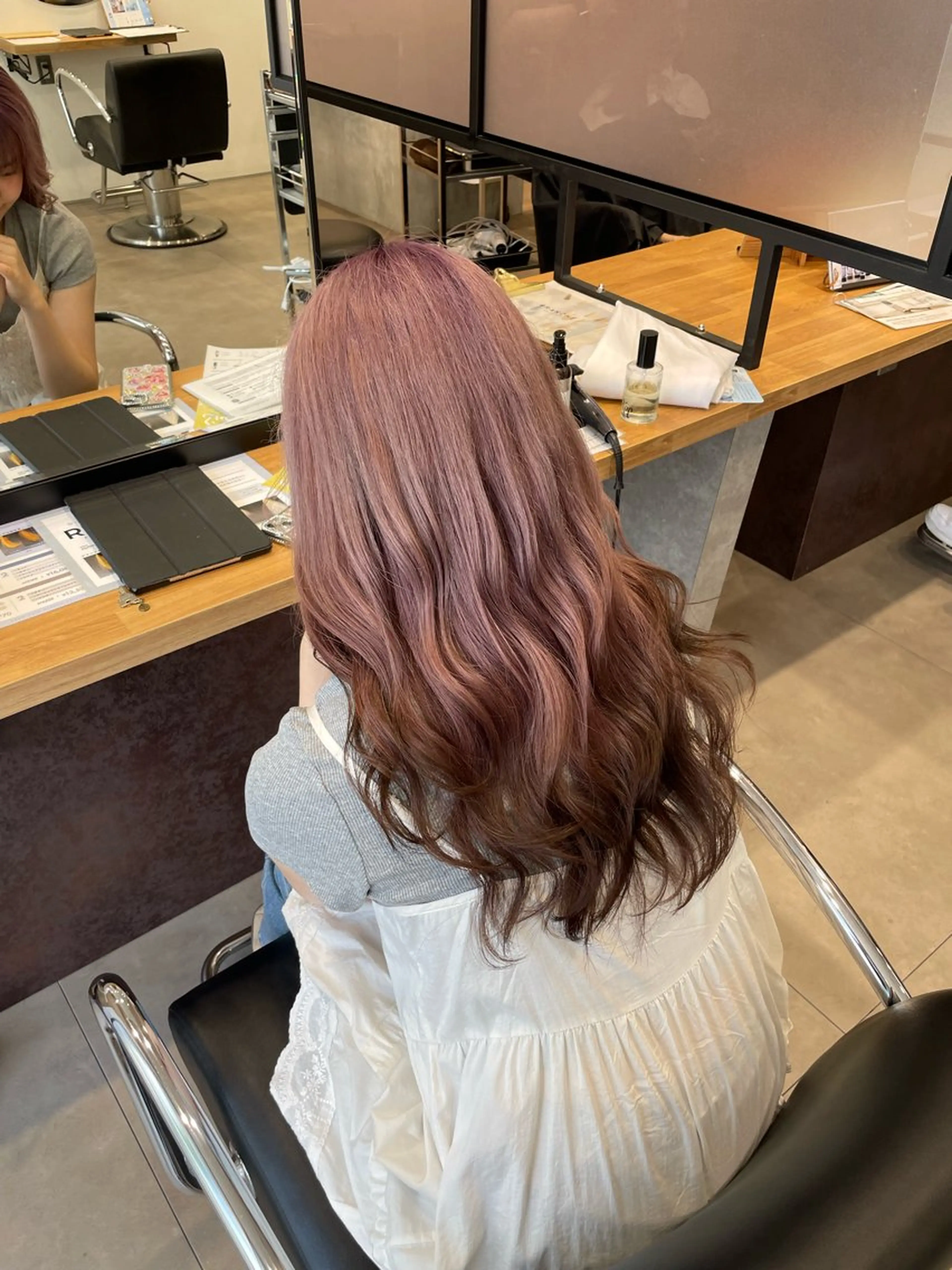 ロング ヘアカラー 佐藤 由依/透明感カラーのヘアスタイル