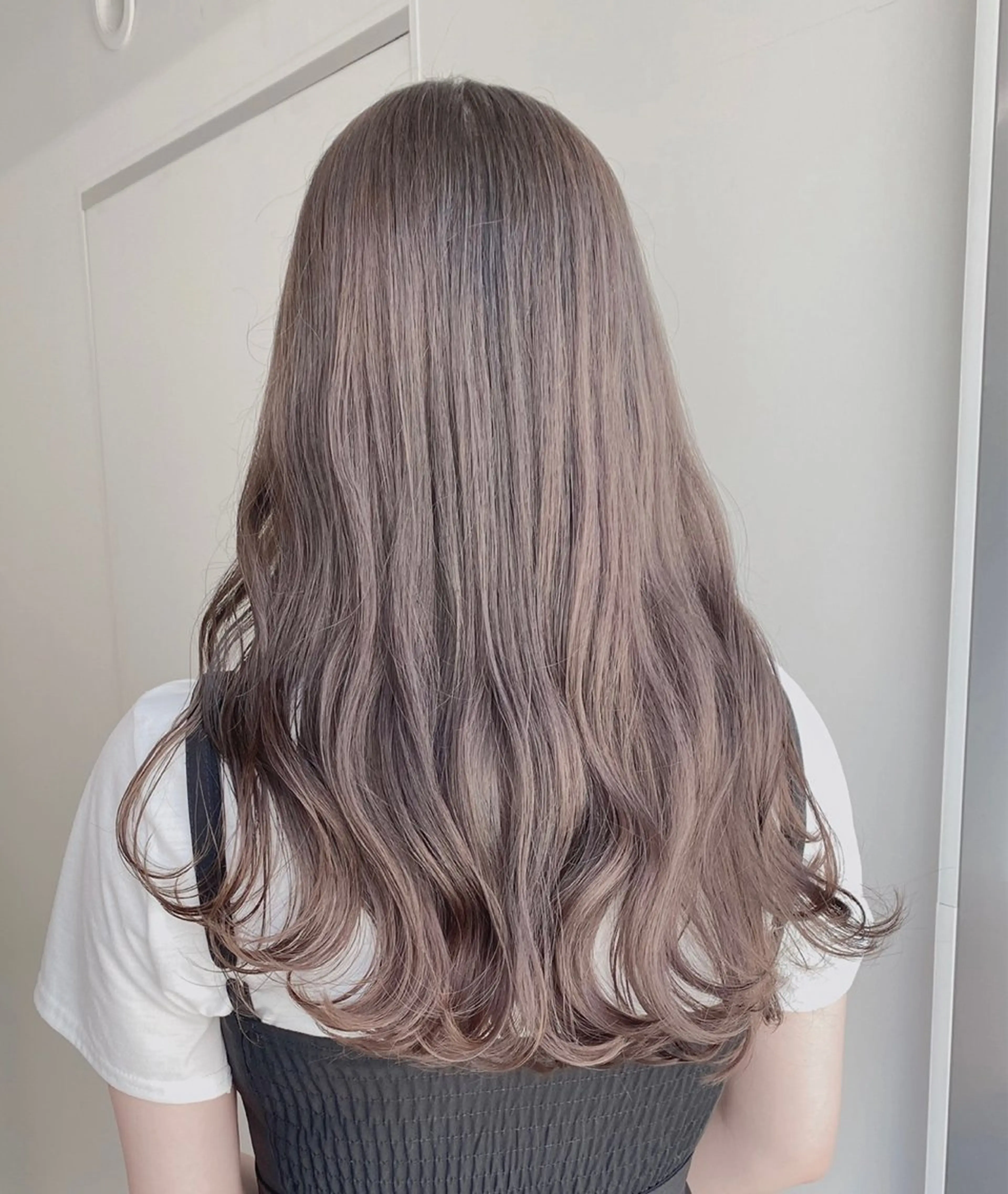 ロング カラー パーマ アッシュ アッシュグレー カット ヘアカラー トリートメント ♡透け感カラー 大賀哲平♡のヘアスタイル