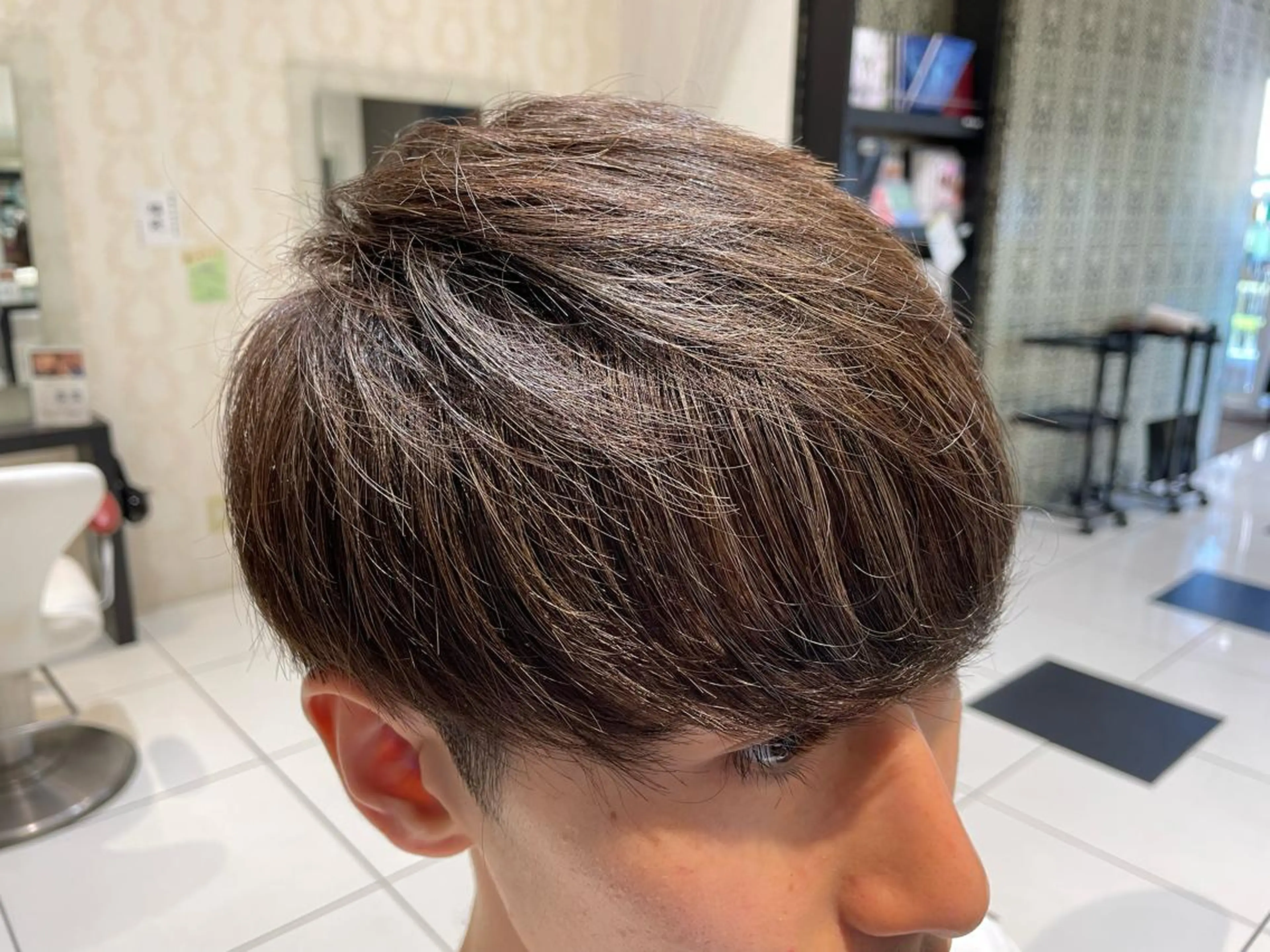 カット+ハイライトカラー(ブリーチ込み)の写真