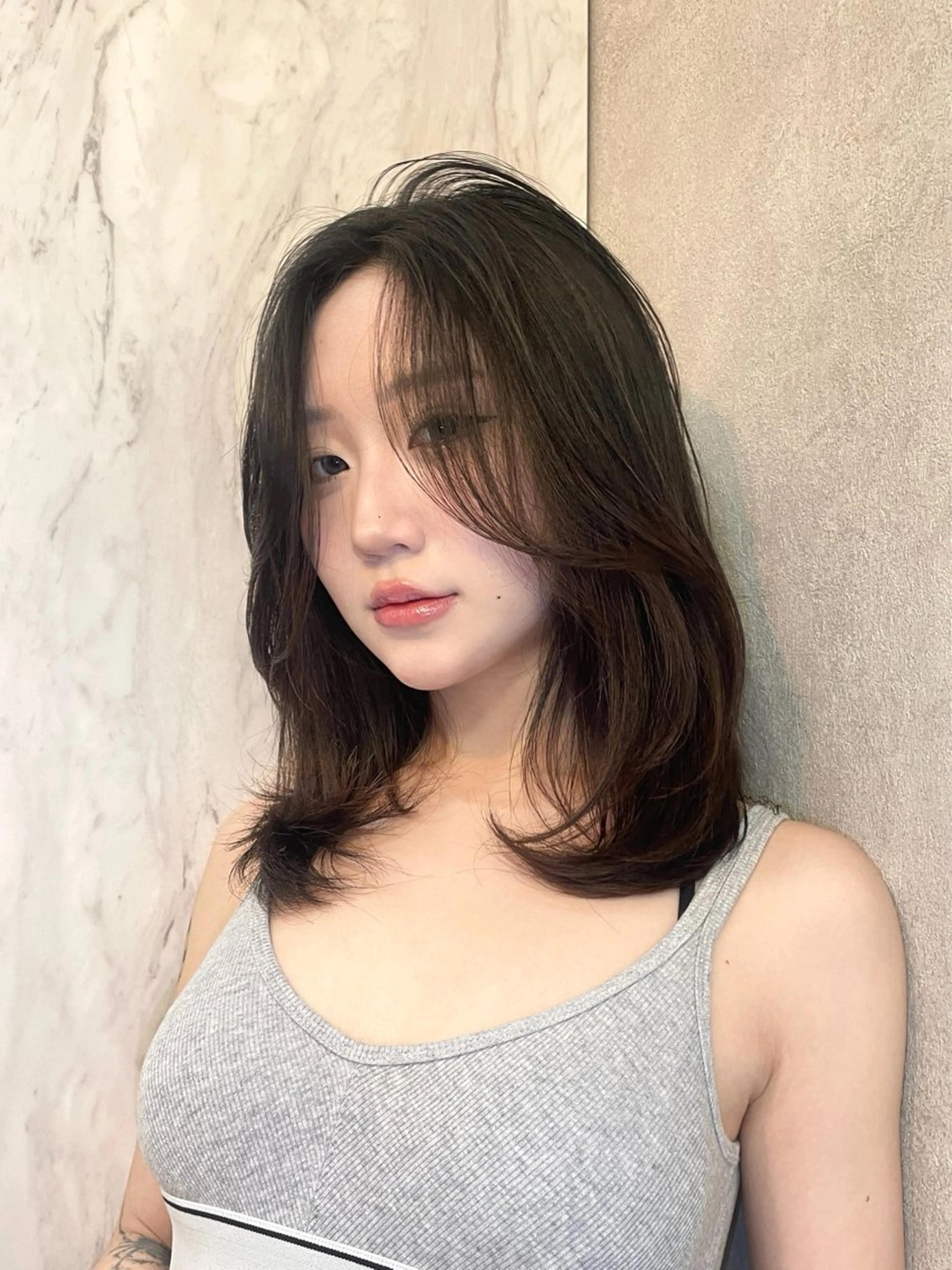 ミディアム カラー 顔周りカット RIN🩶レイヤー /ハッシュカットのヘアスタイル