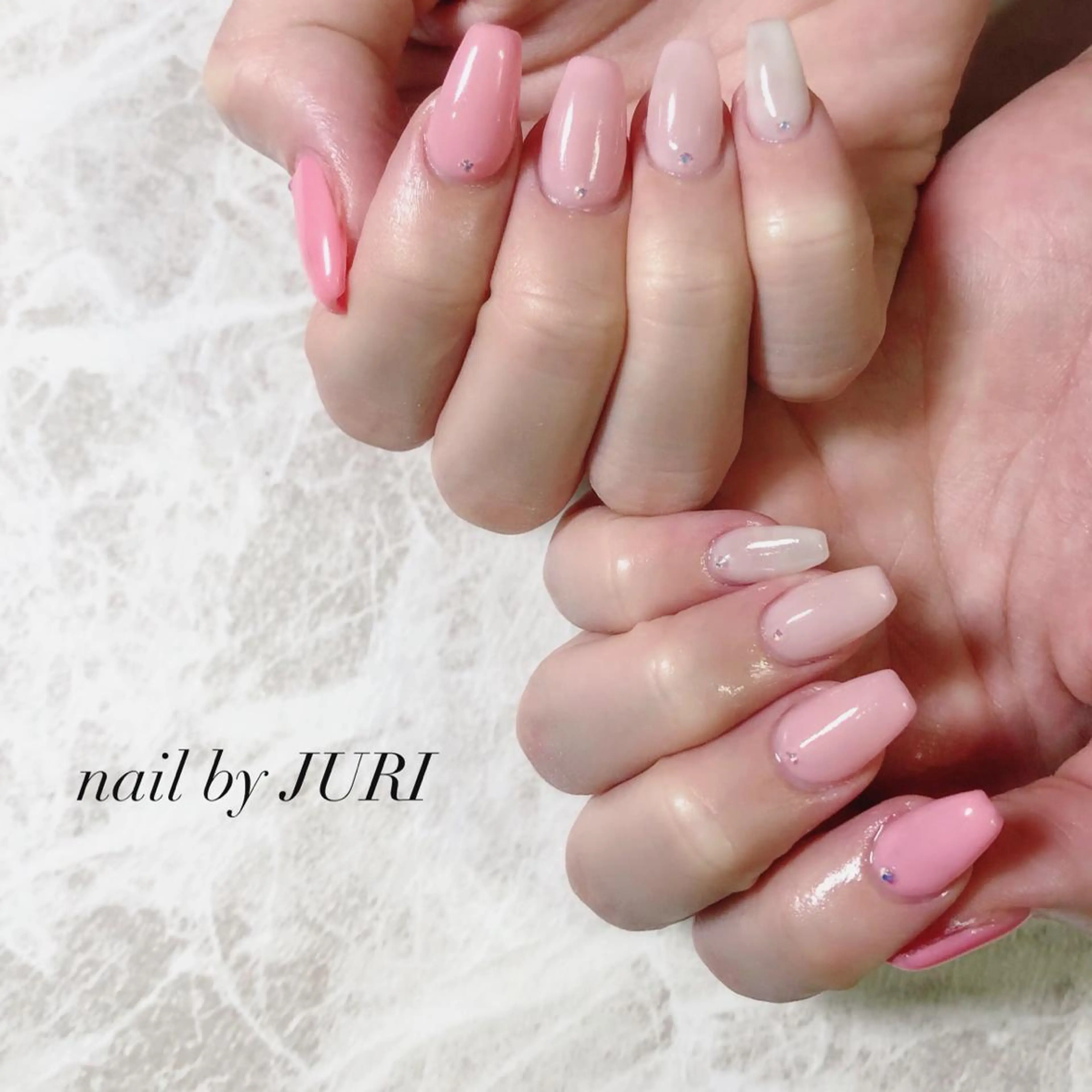 ネイル フットネイル フレンチネイル ジェルネイル ラメ(グリッター) ラメグラデーション NEO Beauty Salon所属・𝐍𝐄𝐎 𝐉𝐔𝐑𝐈のネイルデザイン