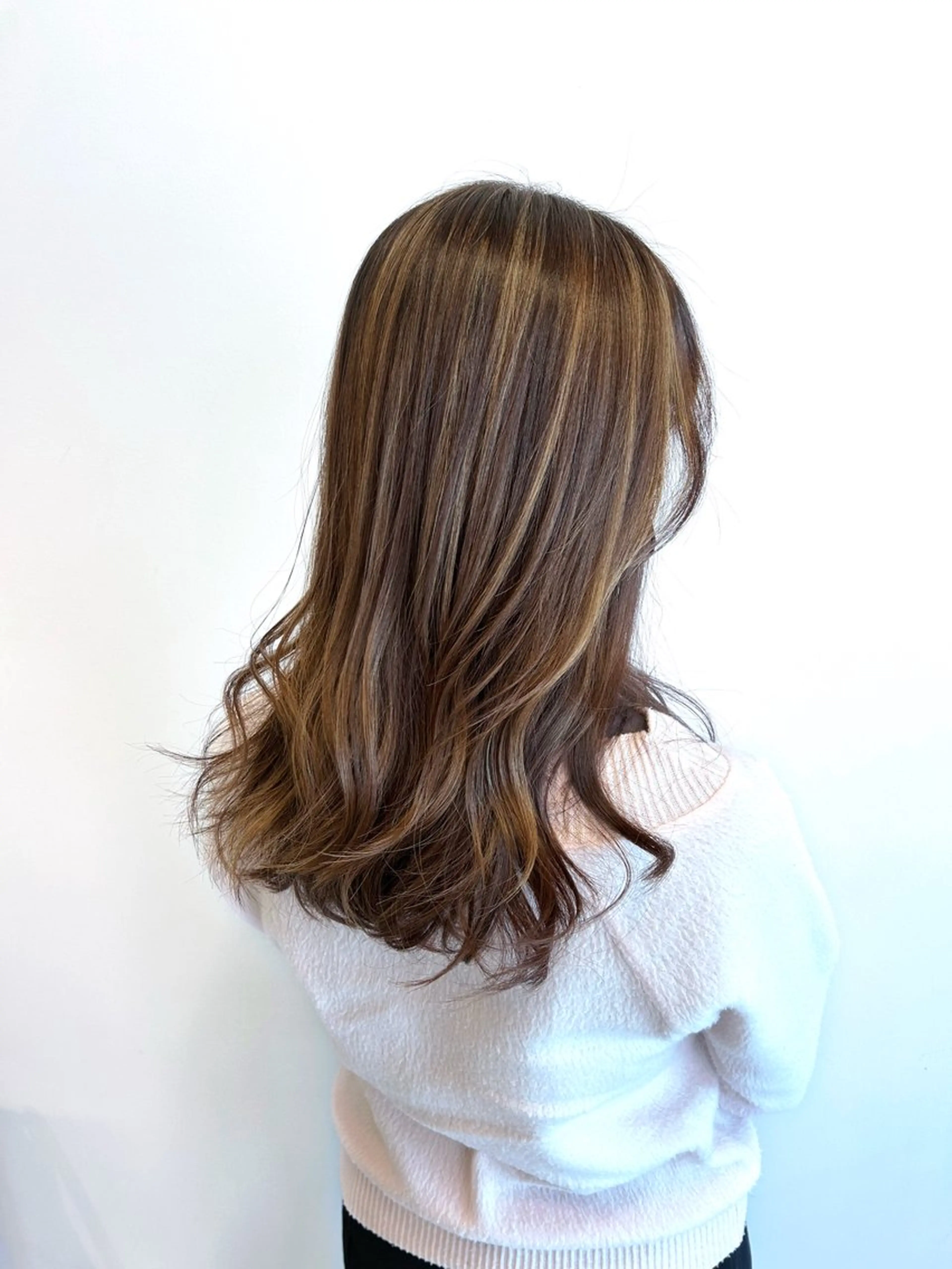 カット＋ハイライトカラー＋オンカラーの写真