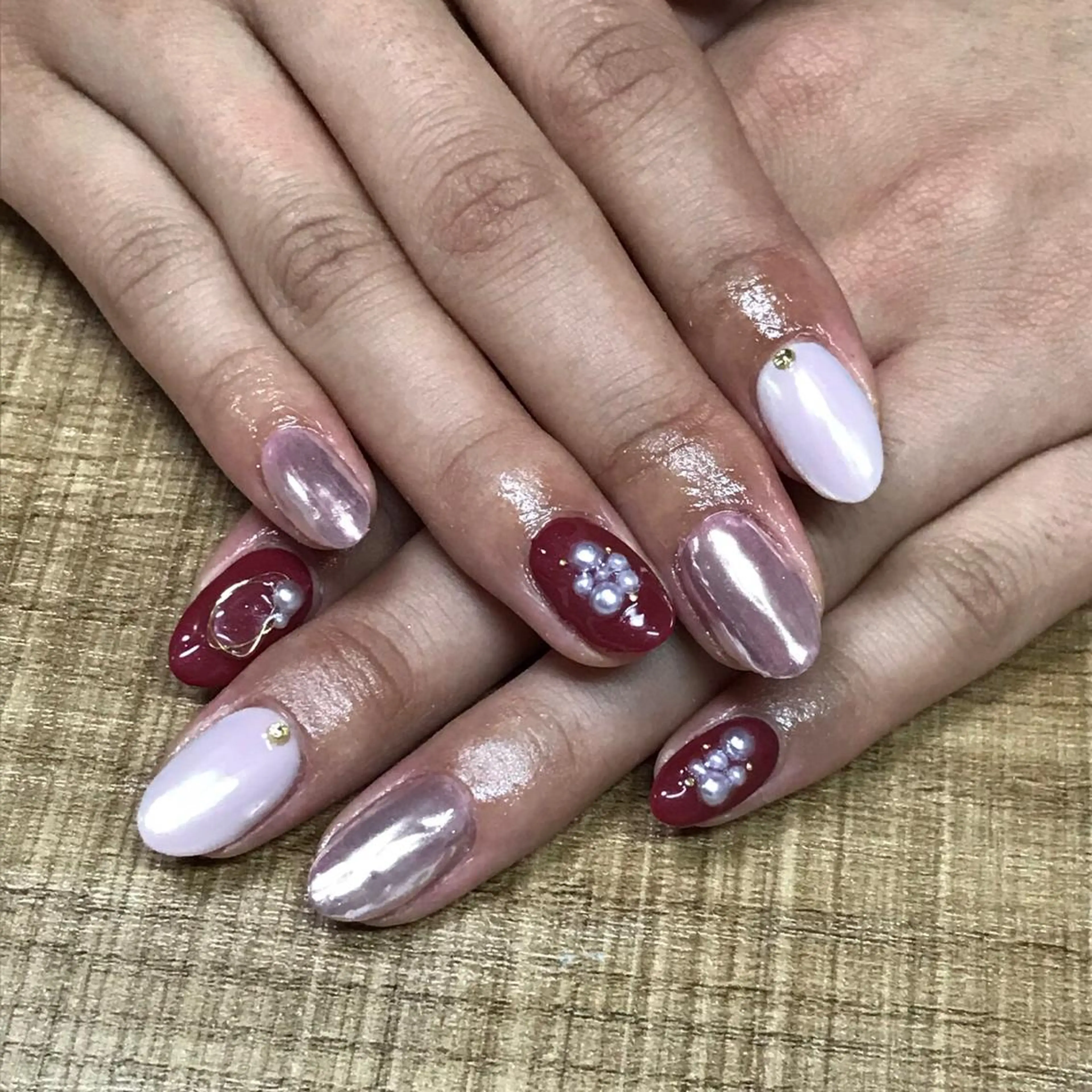 ネイル アートネイル オーロラネイル ボルドー ミラーネイル 安藤 Charlotteのネイルデザイン