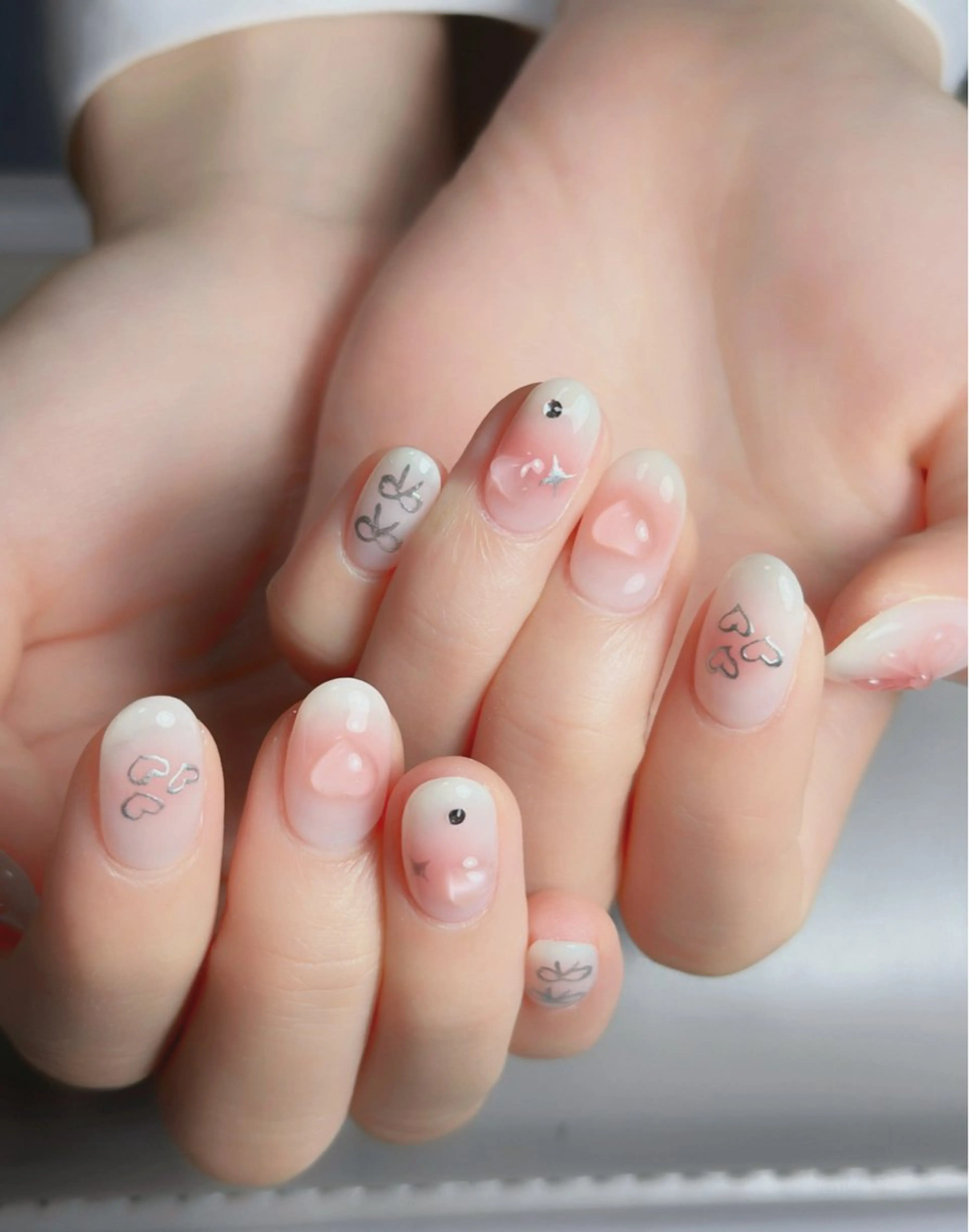 ネイル オーロラネイル 長さ出し フットネイル ラメ(グリッター) ラメグラデーション ハンドネイル 👍thumbs up nail👍のネイルデザイン