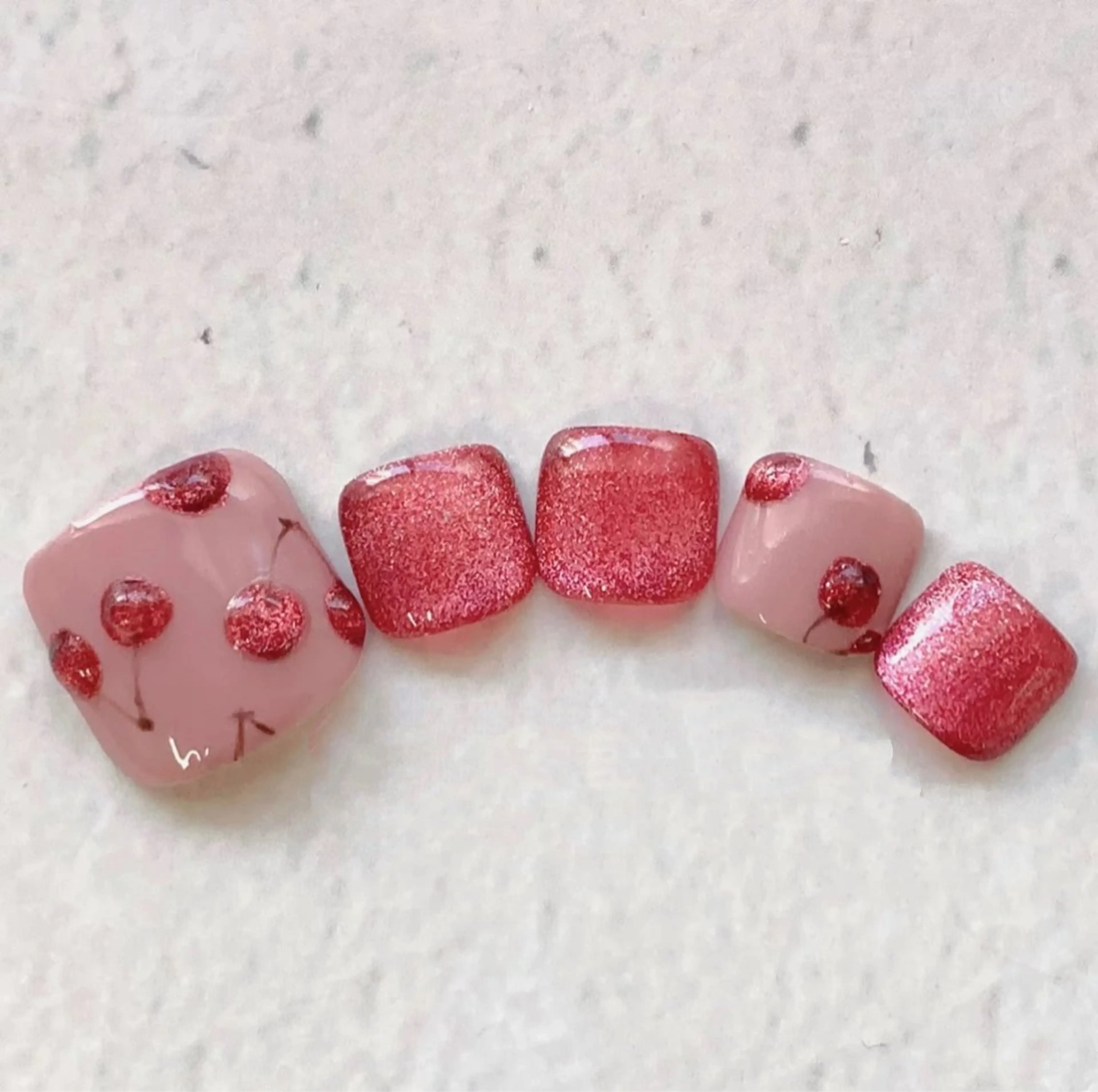 ネイル キューティプティ池袋東口店所属・🍒✨萌 萌✨🍒のネイルデザイン