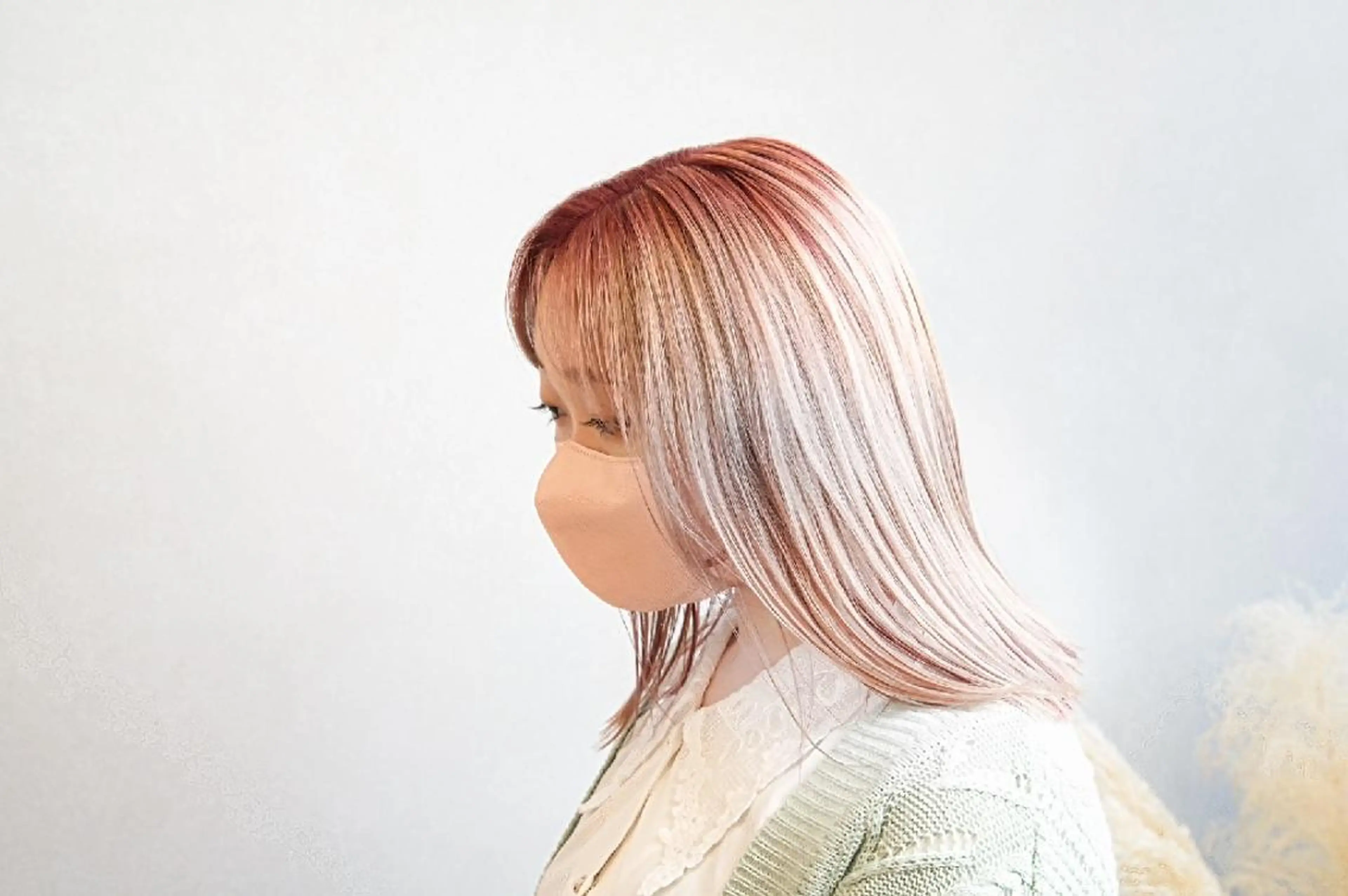 セミロング カラー ブリーチ ブロンド ピンクカラー ホワイトブロンド トリートメント カット ヘアカラー トリートメント Armoire所属・安藤悠里/ハイトーン /デザインカラーのヘアスタイル