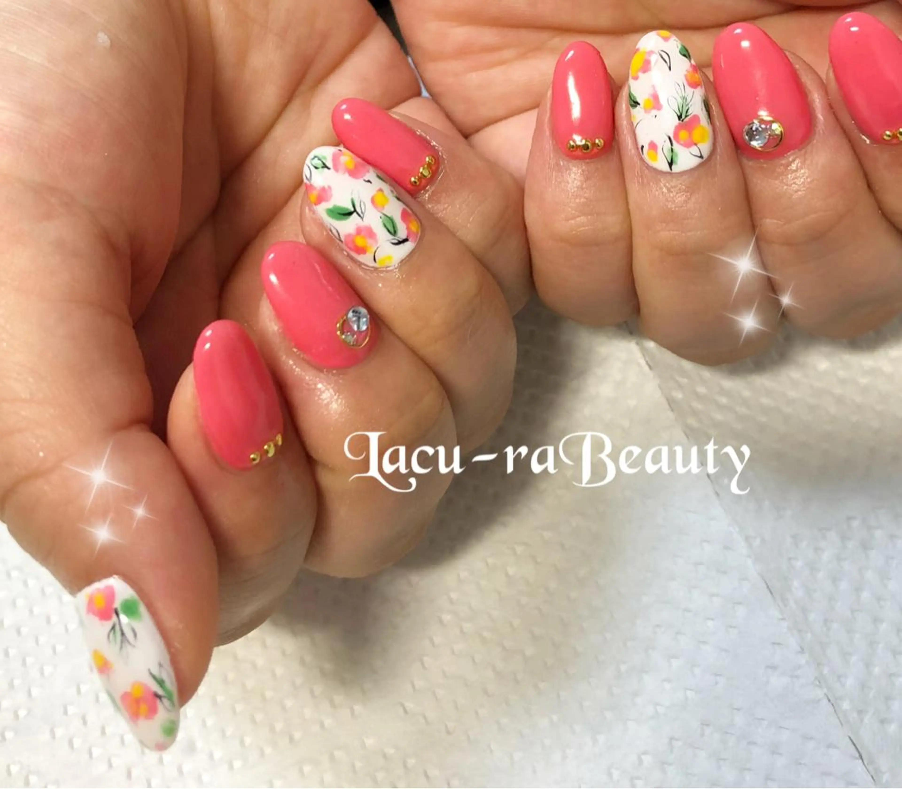 ネイル 小顔と腸の専門店 ラクーラビューティのエステ・リラクイメージ