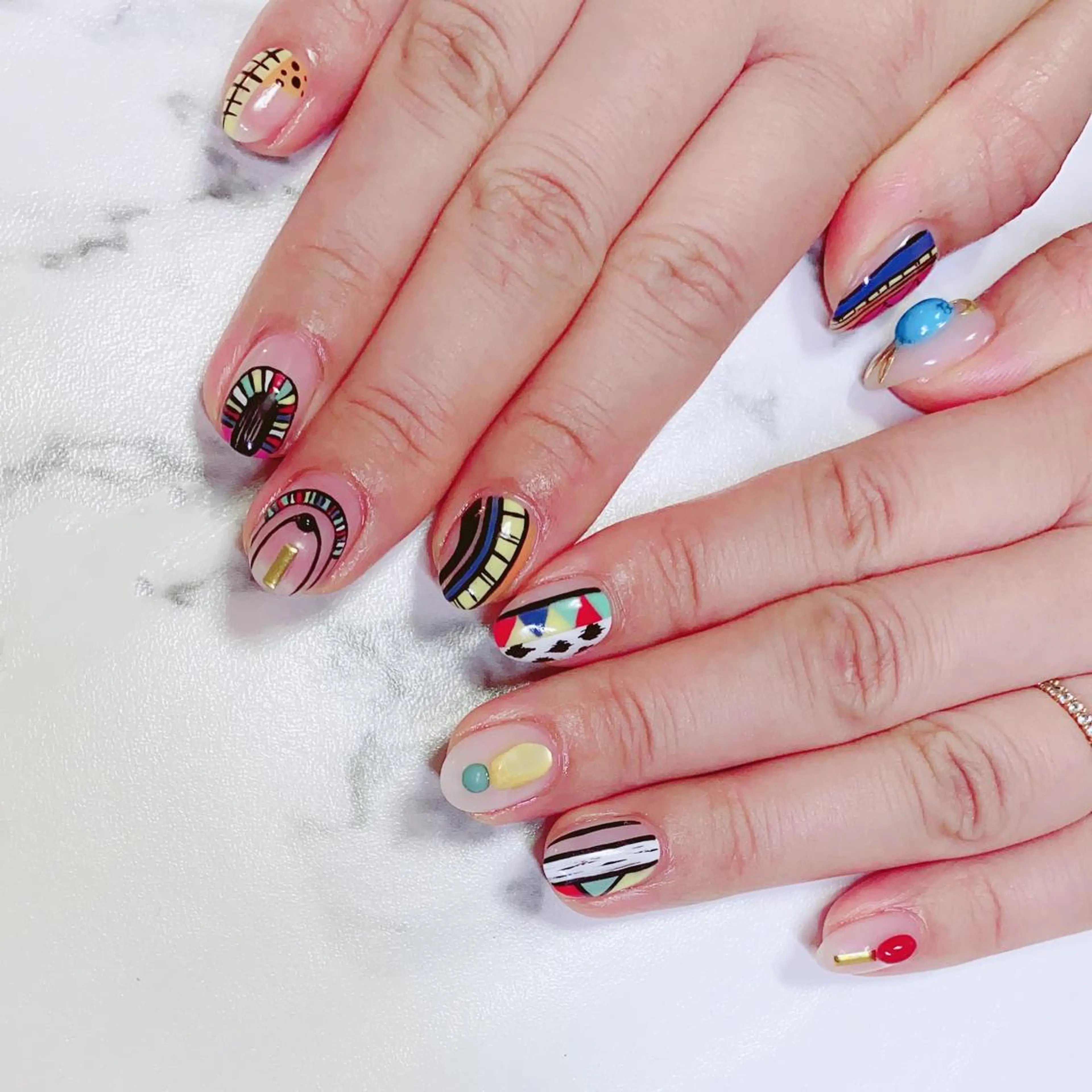 ロング カラー ネイル アートネイル Q Free nailsのネイルデザイン