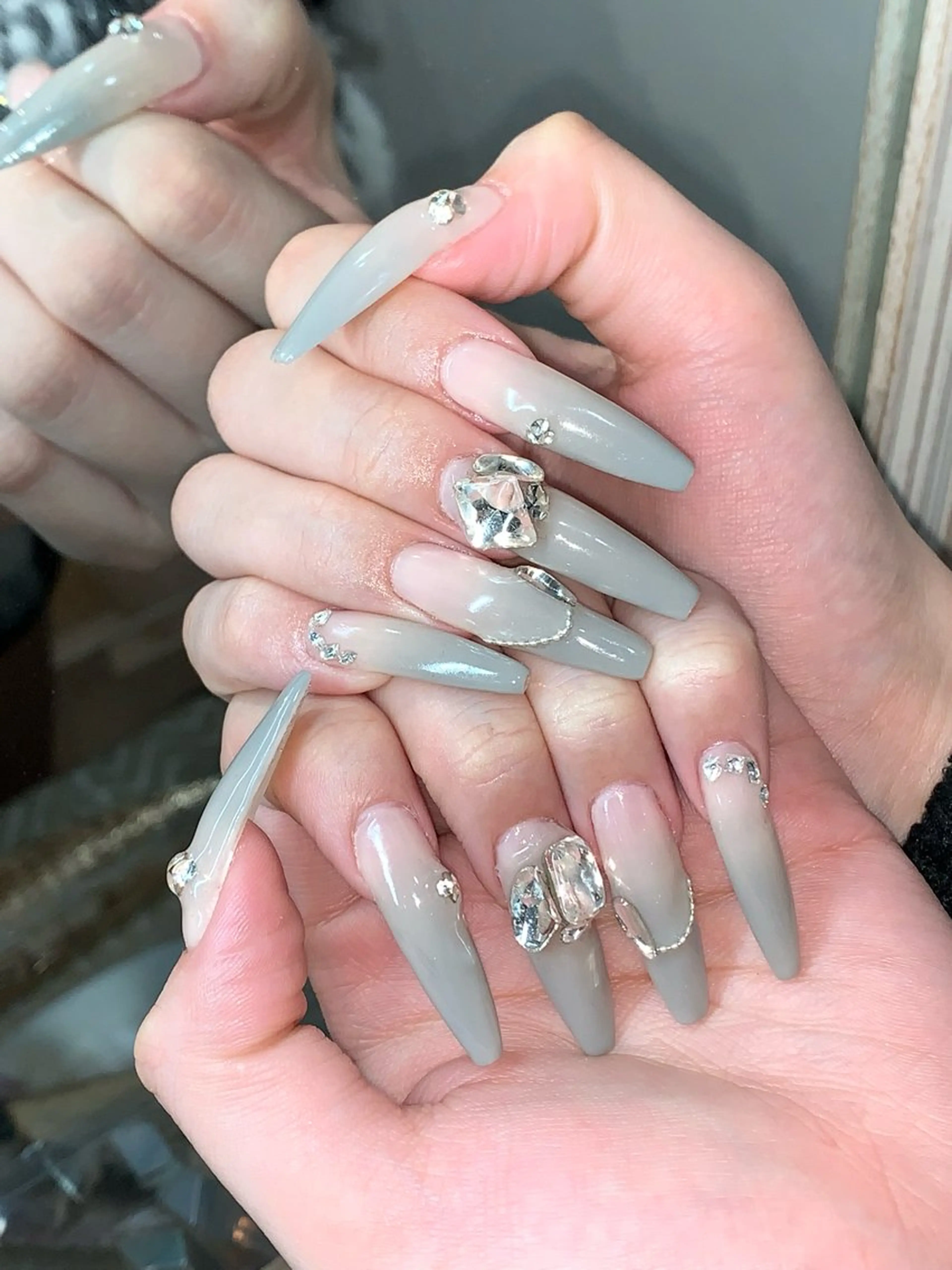 ネイル ハンドネイル NES NAIL所属・さゆり￤推しキャラ ￤ロングネイル🩷のネイルデザイン