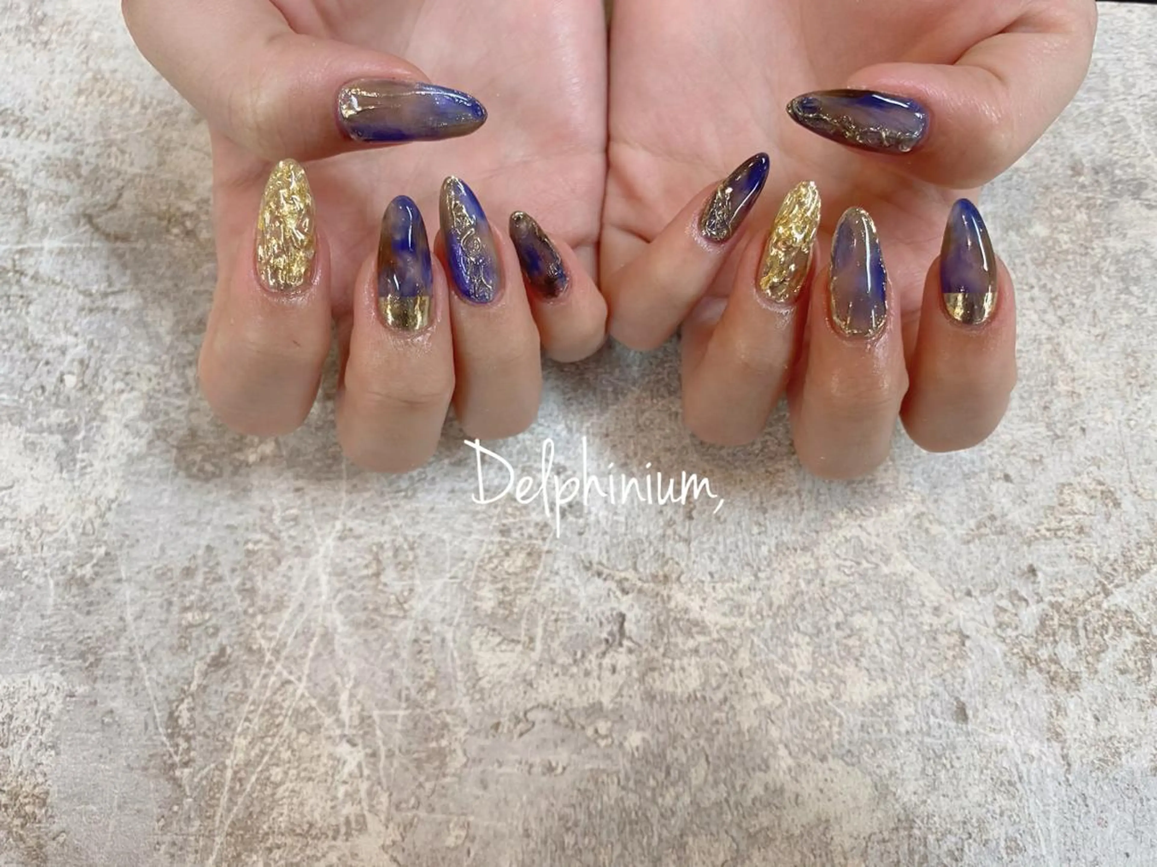 ロング ネイル ロング ブルー ジェルネイル ゴールド ロングネイル ハンドネイル 岡本 友恵のネイルデザイン