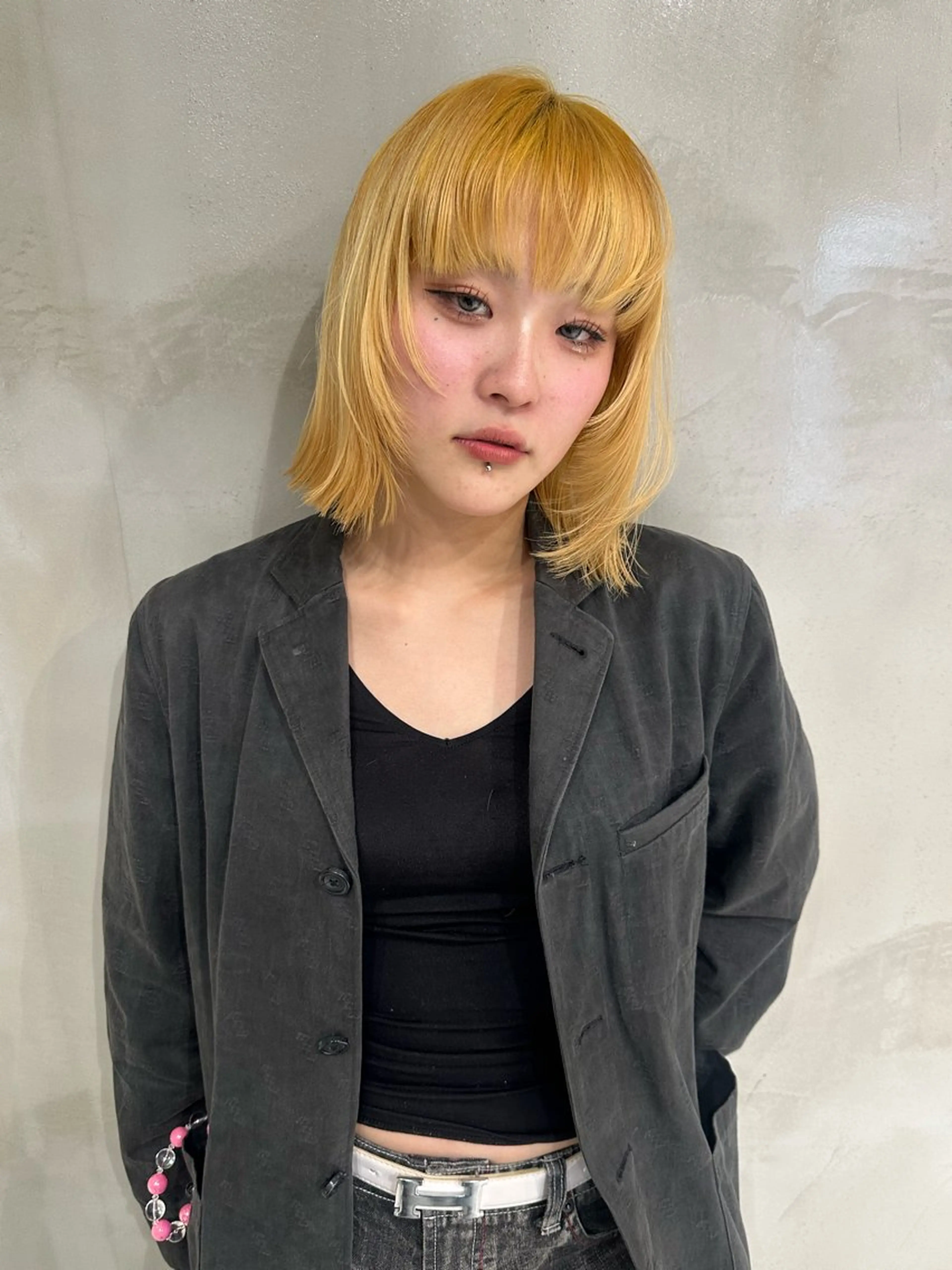 ショート イエローカラー 顔まわりレイヤー 顔周りカット レイヤーカット カット ヘアカラー トリートメント Hana ハイトーン🕯🩰のヘアスタイル