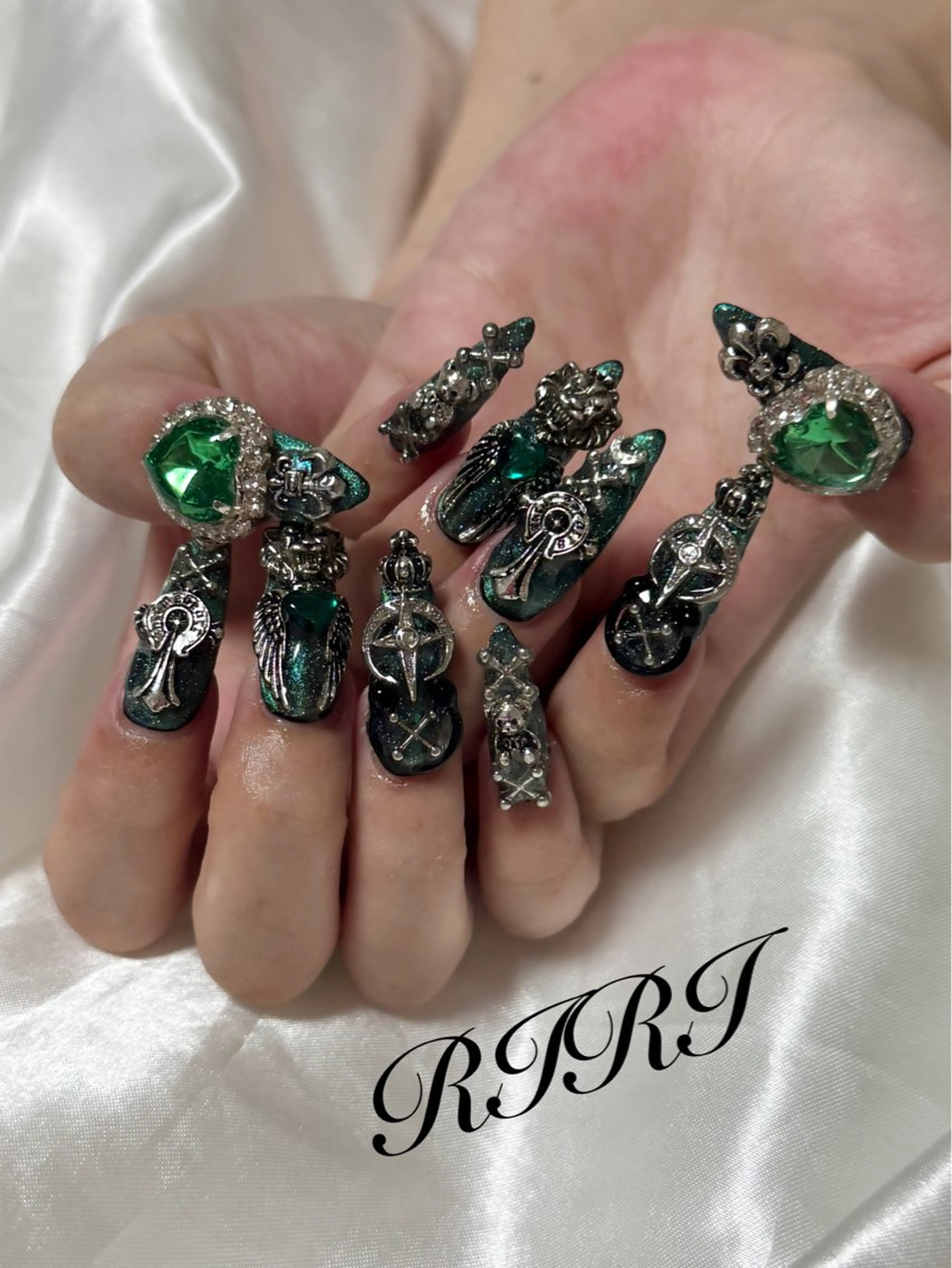 ネイル ジェルネイル ロングネイル スカルプネイル シルバー シンプルネイル ハンドネイル riri オーナーのネイルデザイン