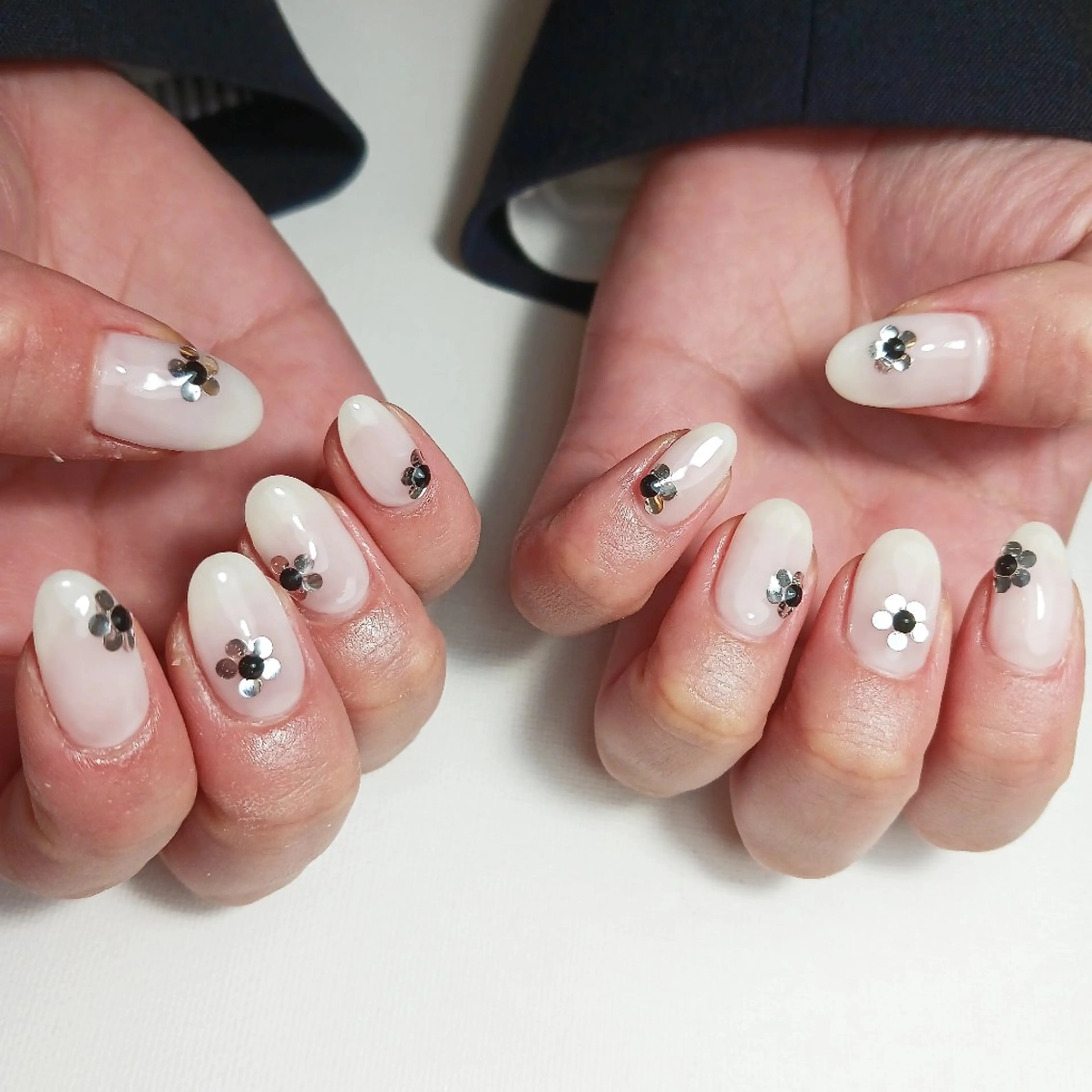 ネイル フラワーネイル ジェルネイル ホログラムネイル 持ち込み 冬ネイル ハンドネイル owlnail /持込みデザイン専門のネイルデザイン