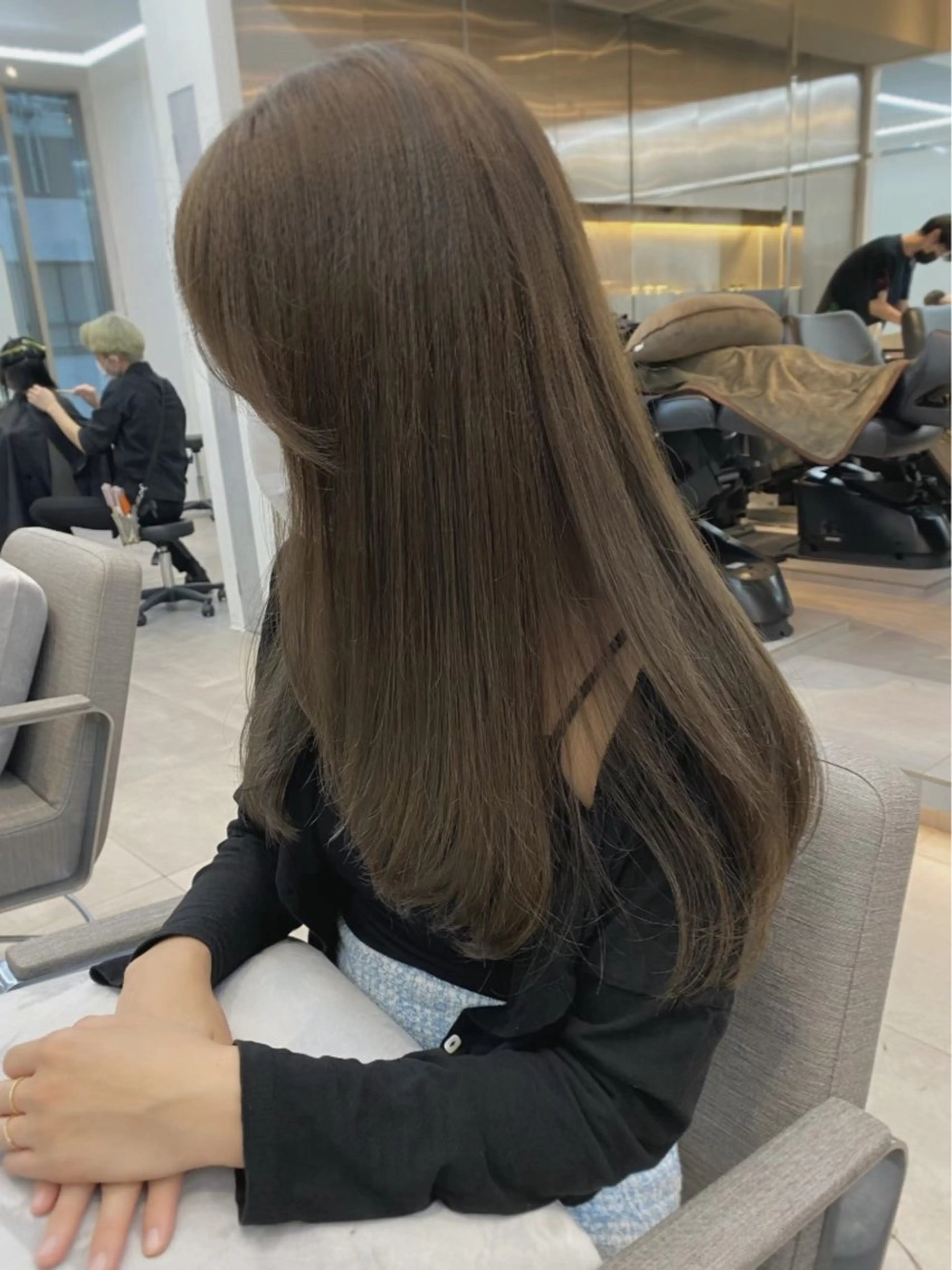 ロング カラー オリーブグレー カット ヘアカラー トリートメント nok所属・レイヤー/ベージュ/ どますず🌺のヘアスタイル