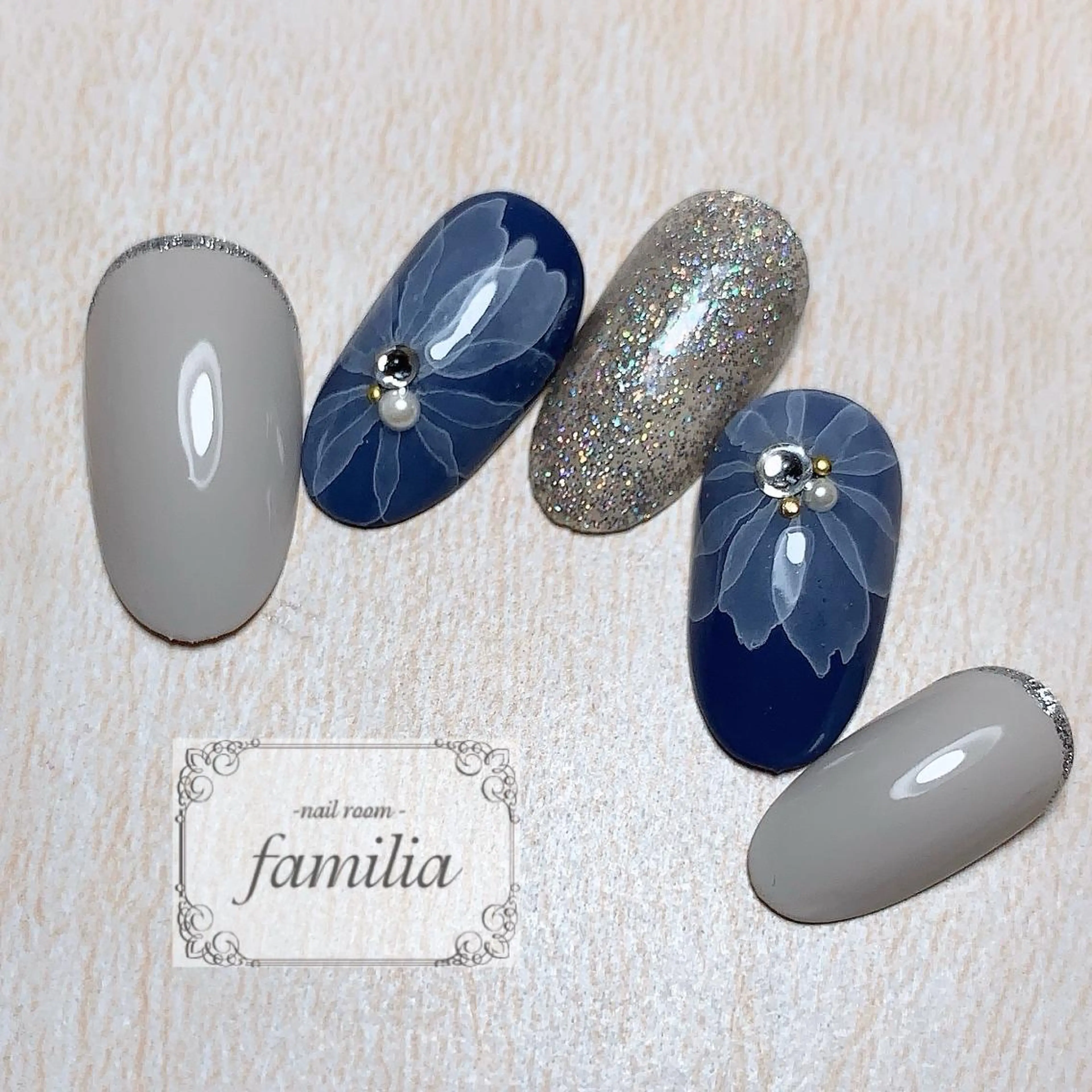 ネイル フラワーネイル ハンドネイル -nailroom- familiaのネイルデザイン
