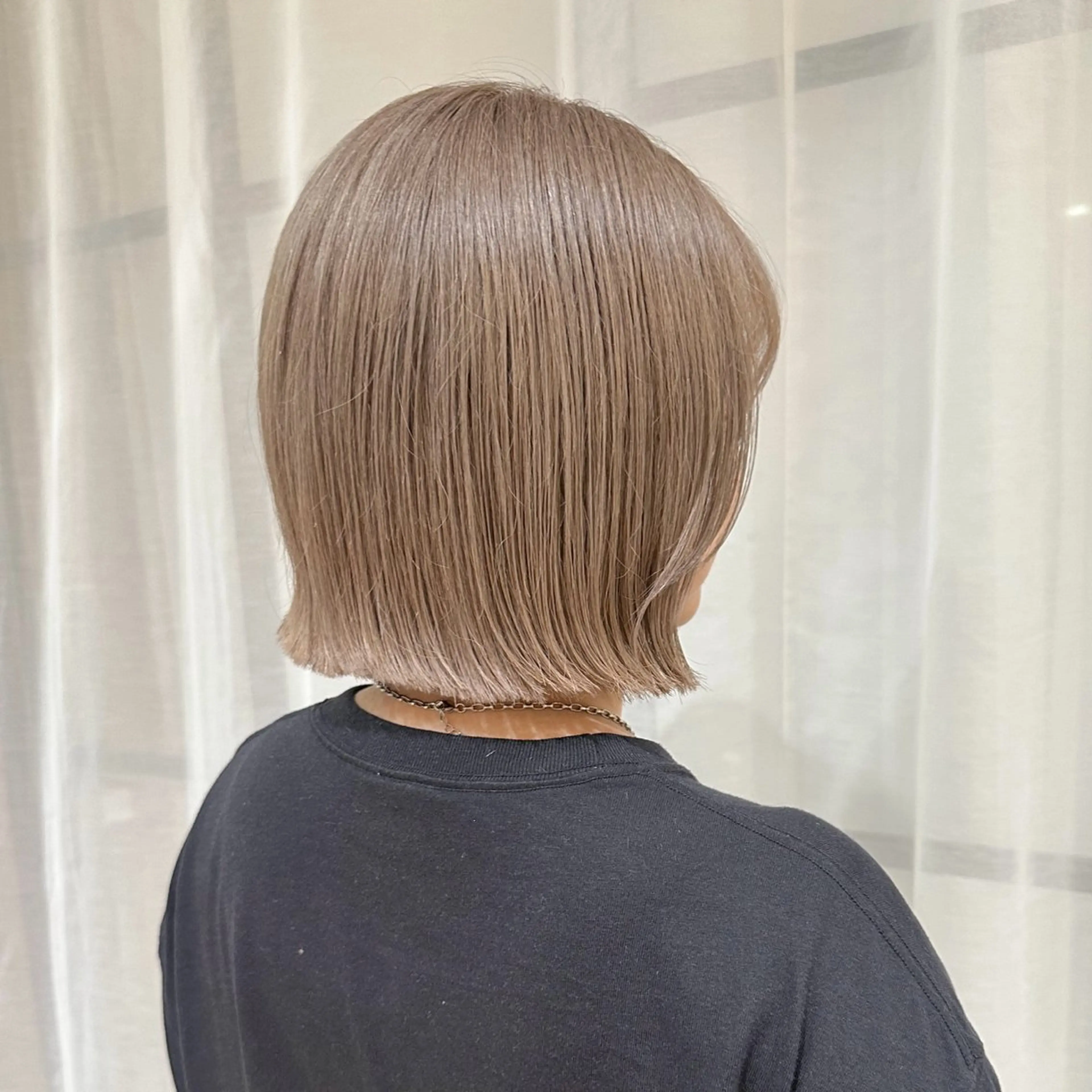 セミロング カラー ベージュカラー ブリーチ ラテベージュ カット ヘアカラー トリートメント 平野恵/透明感カラー ブリーチ/ボブのヘアスタイル