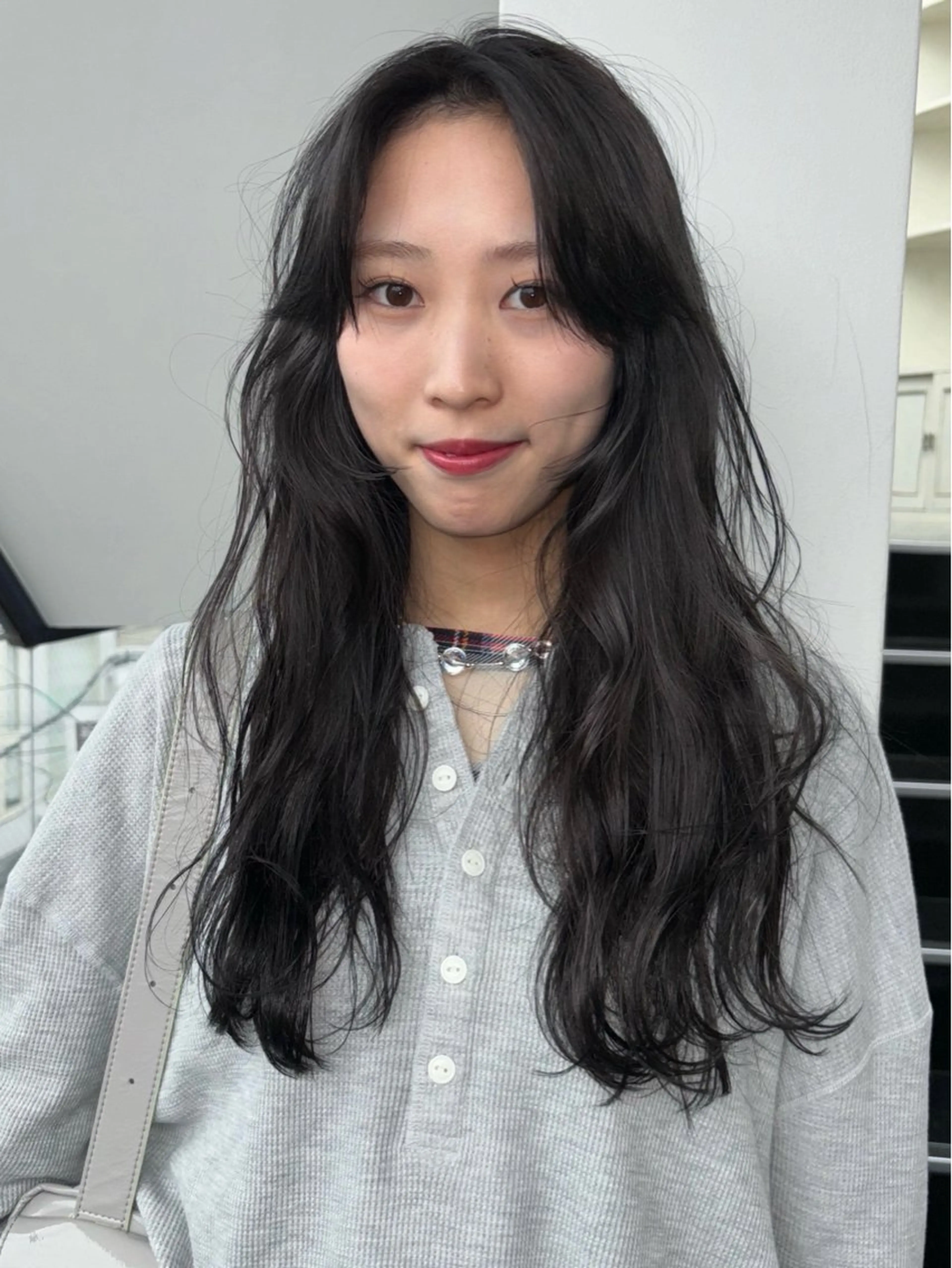 ロング カラー ブルーカラー ブルージュ 韓国風ヘア カット ヘアカラー ファッションに 溶け込むstyleのヘアスタイル