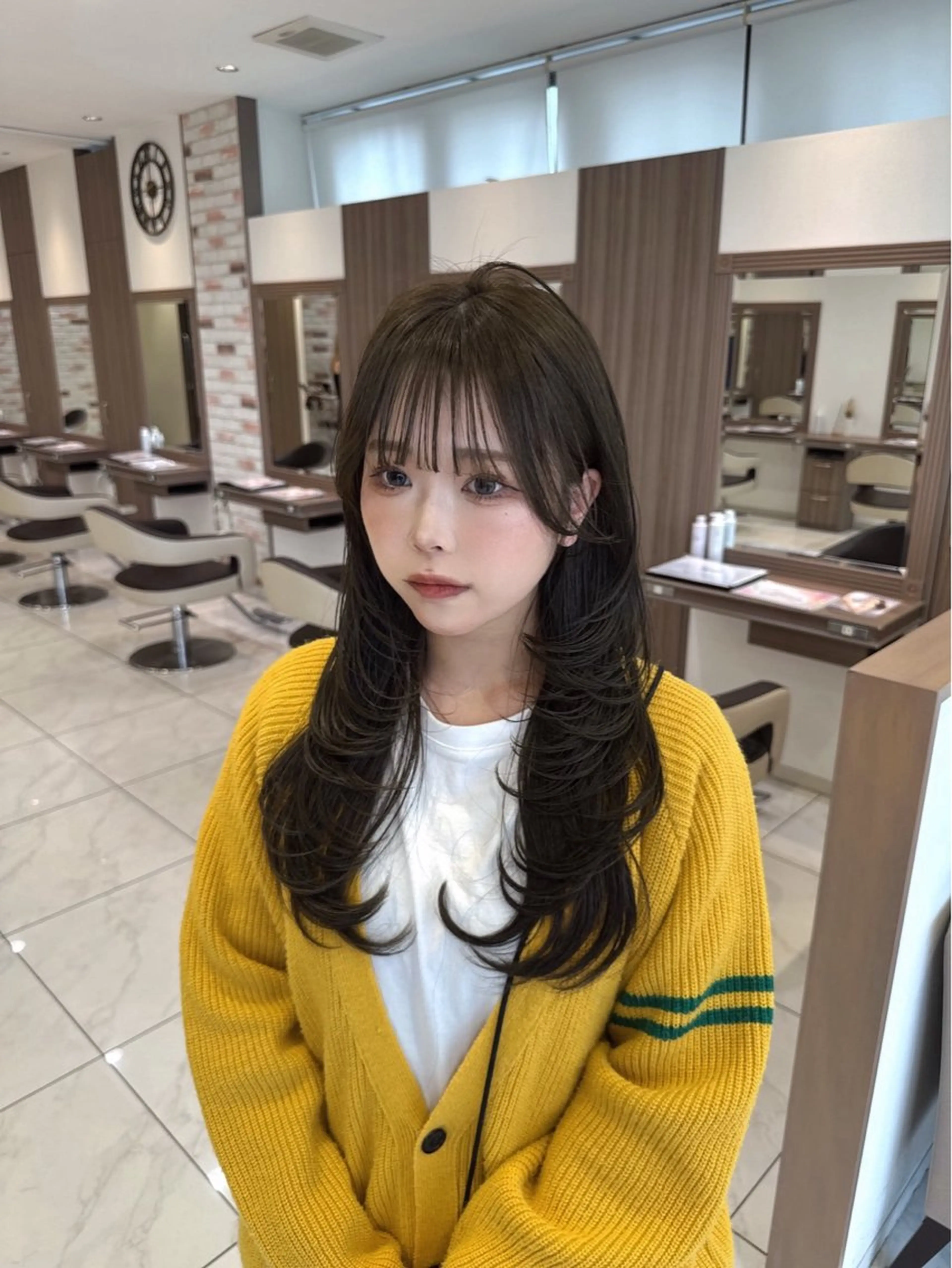 ミディアム カラー ベージュカラー オリーブベージュ 髪質改善 レイヤーカット トリートメント カット ヘアカラー トリートメント 菊池 遼/透明感 /韓国レイヤー/艶感のヘアスタイル