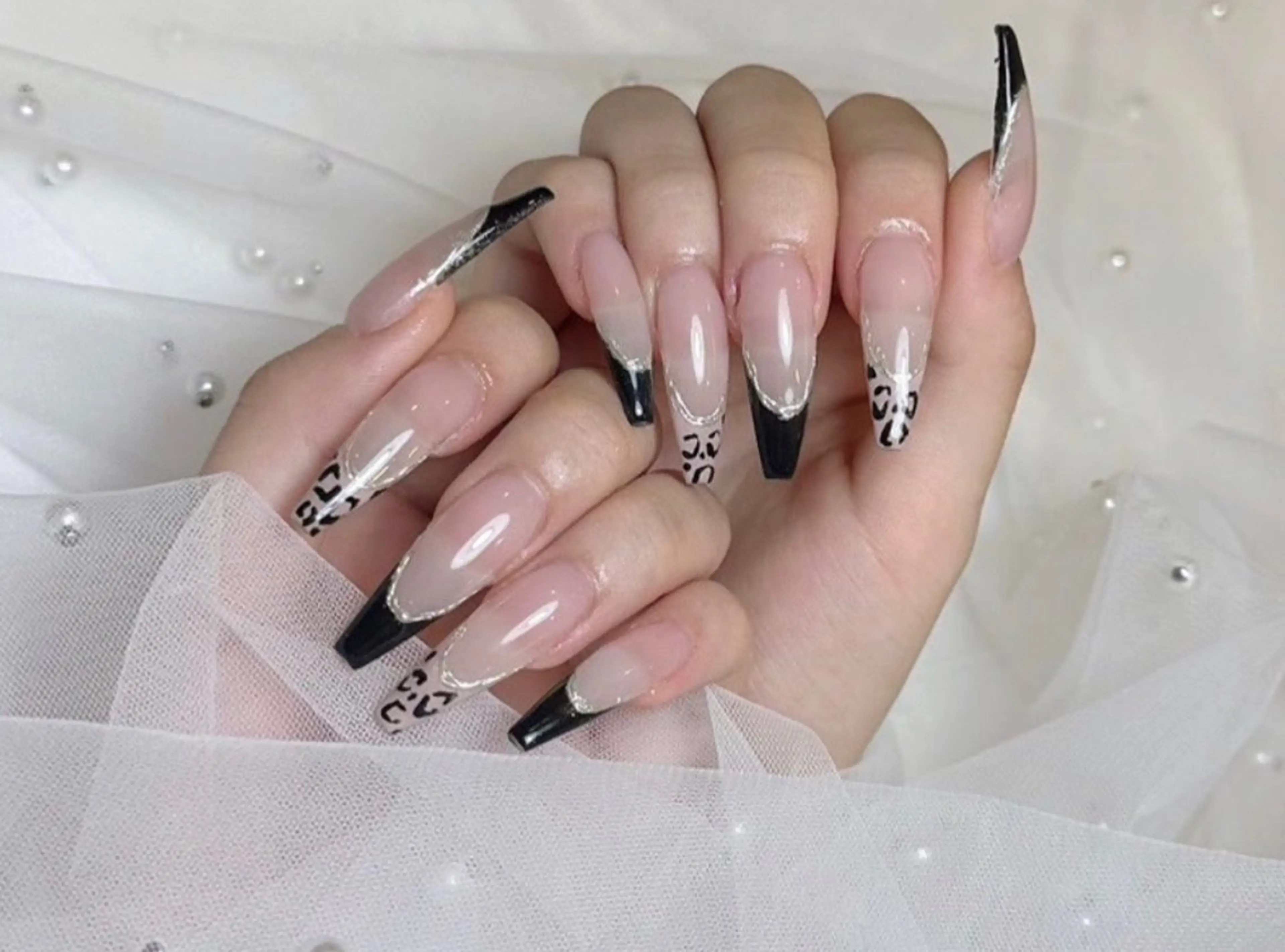 ネイル 成人式 ロングネイル マグネットネイル 大理石ネイル(マーブル) リボン ハンドネイル Amee Nailsalonのネイルデザイン