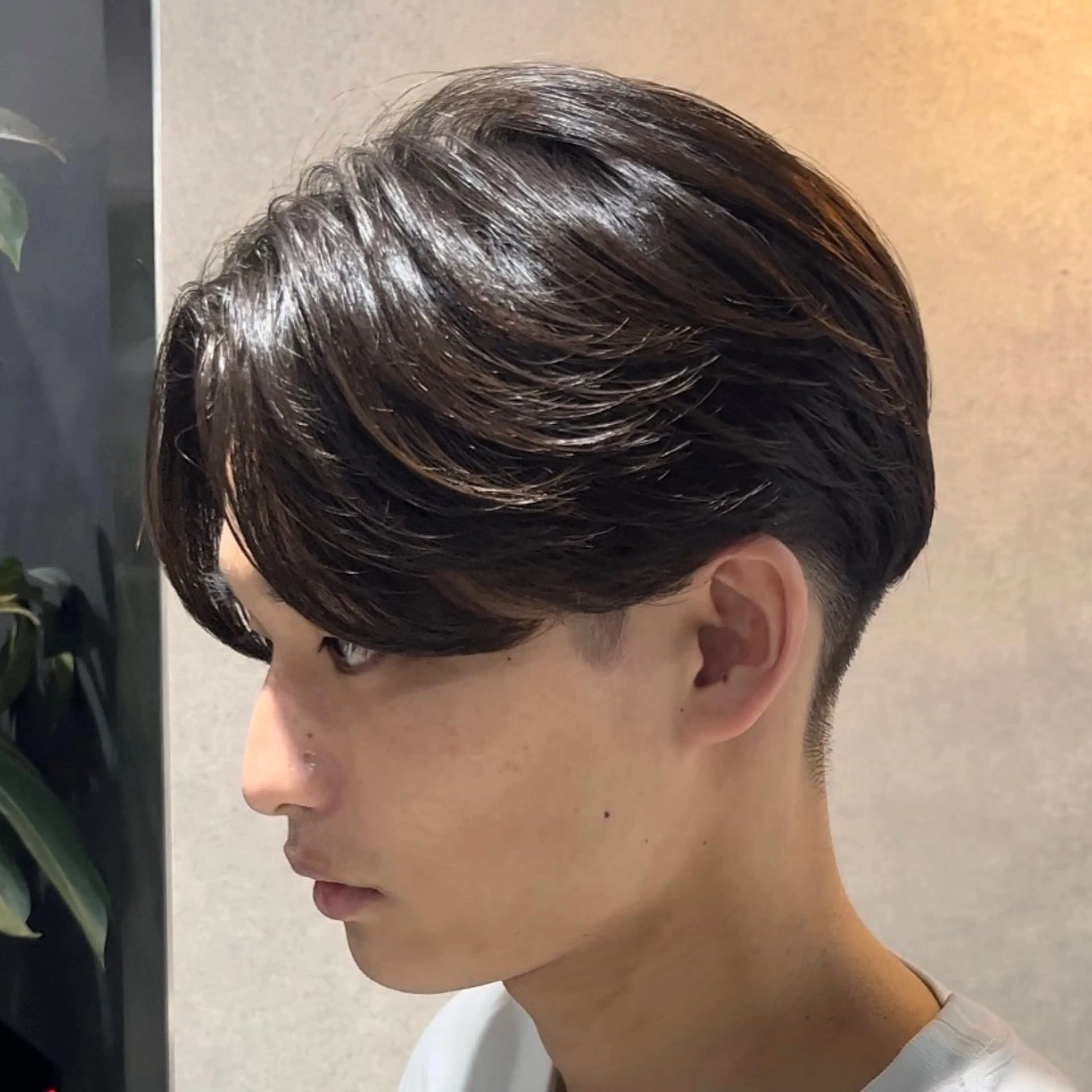 ショート カラー パーマ メンズ センターパート マッシュ メンズパーマ ツーブロック 刈り上げ センターパート マスターかずまのヘアスタイル