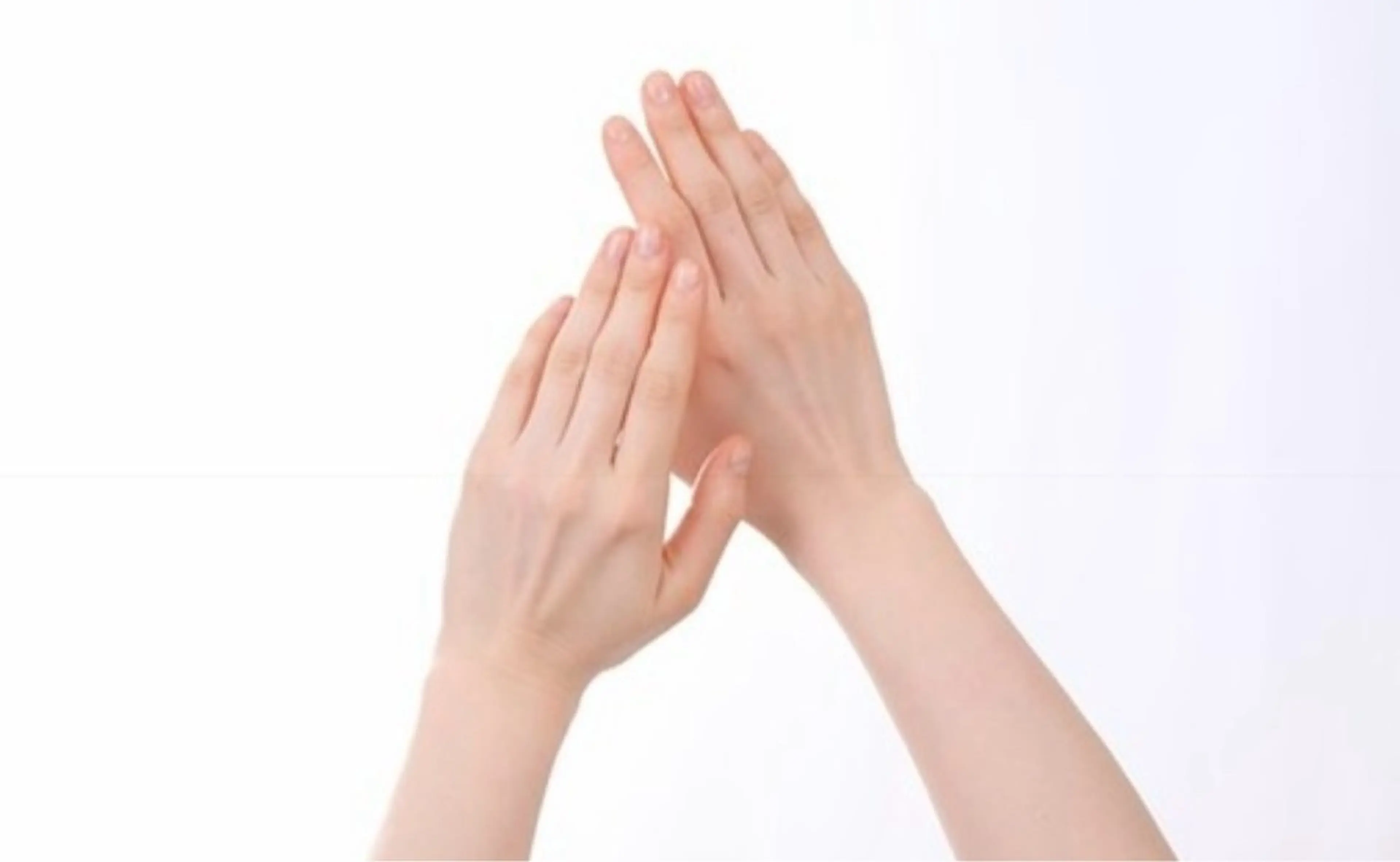 【オプション】ネイリストのハンドマッサージの写真