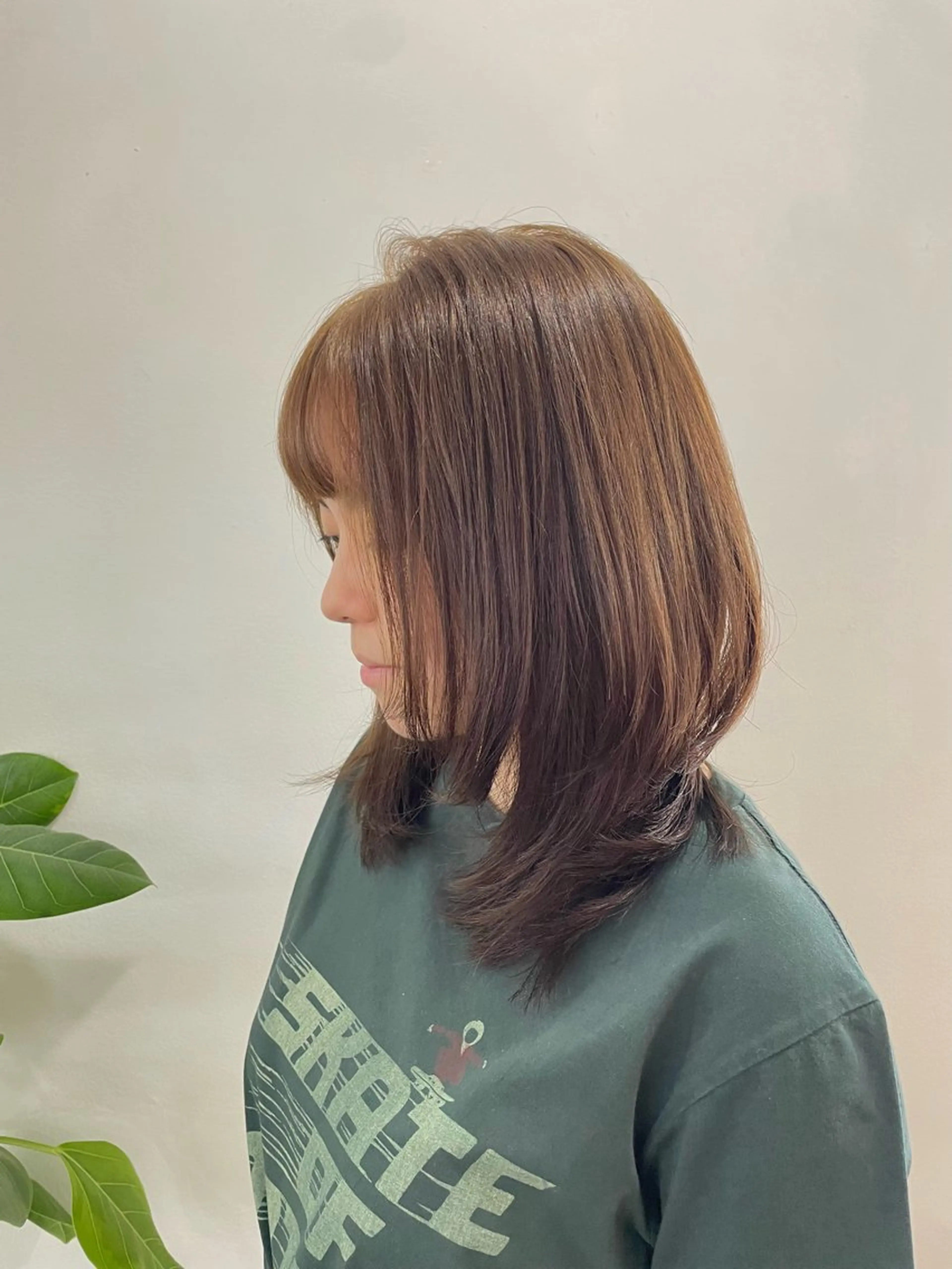 セミロング カラー セミロングパーマ ベージュカラー ブリーチ ブラウンカラー 透明感カラー カット ヘアカラー トリートメント mopa所属・mopa_kaede 暖色カラー/ロングのヘアスタイル