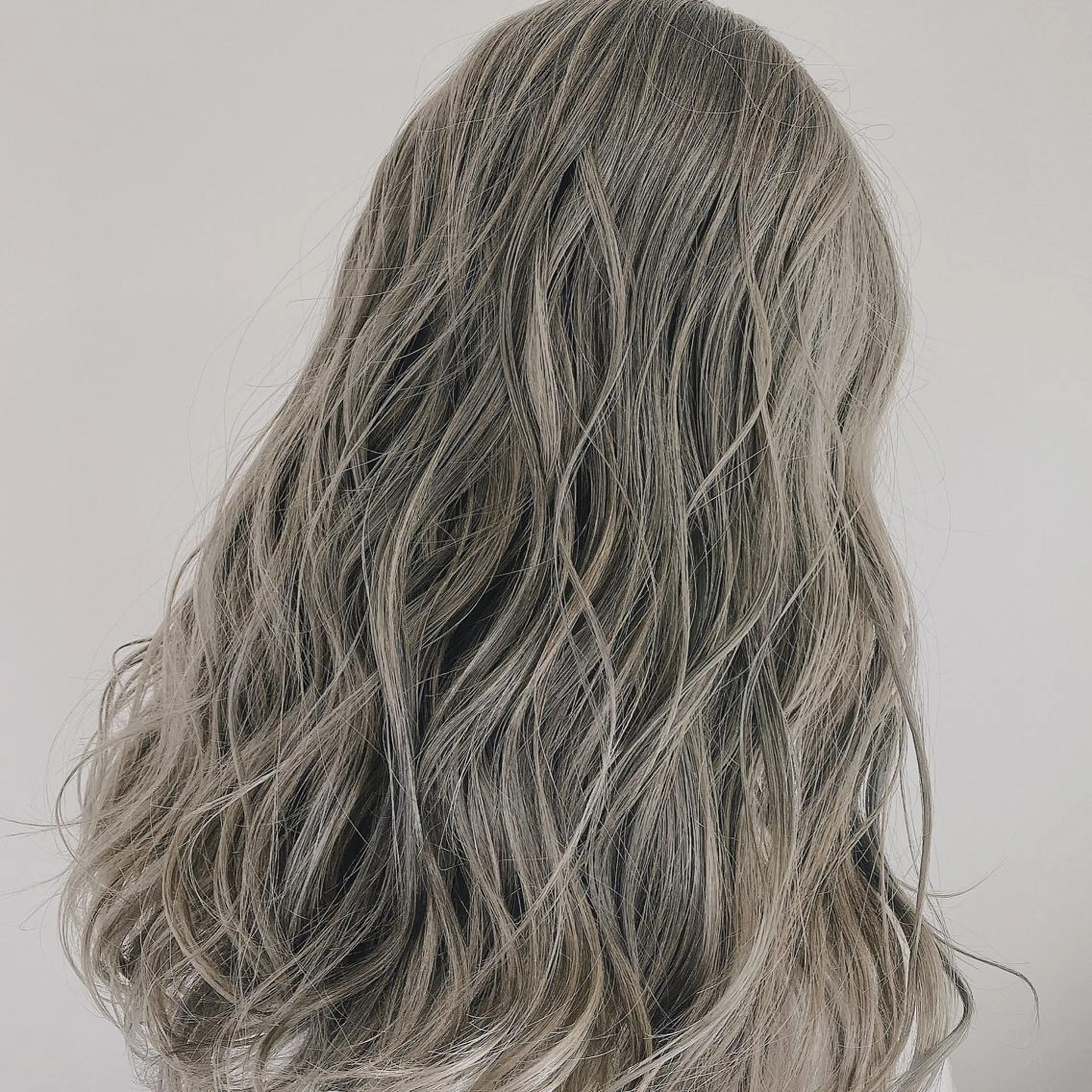 ロング カット ヘアカラー 上川 開生のヘアスタイル