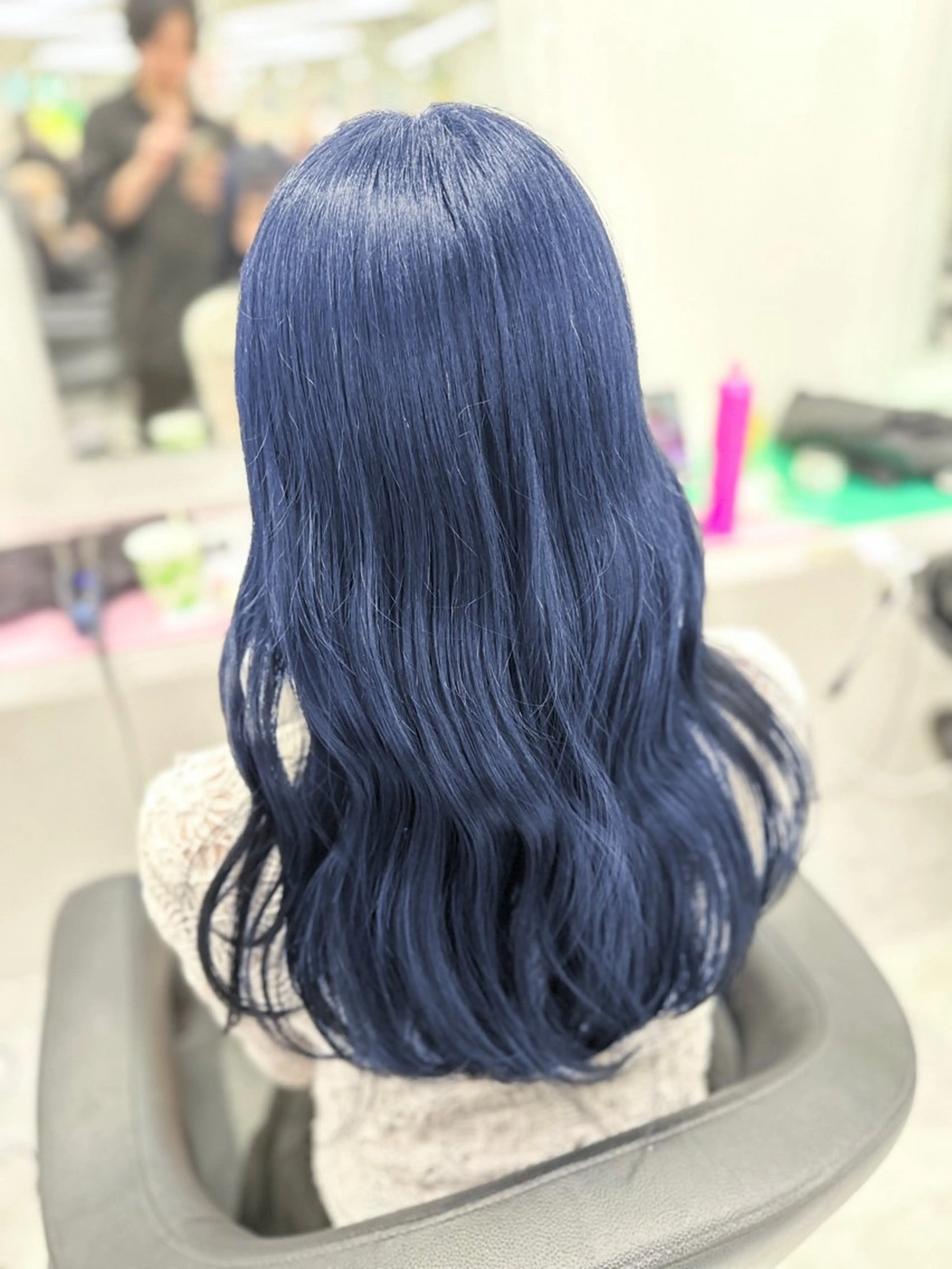 セミロング カラー ヘアアレンジ 黒髪 ブルーカラー ブルーブラック ネイビーカラー ヘアカラー トリートメント ヘアセット 🫧艶感  ハイトー ン／ブリーチ🫧のヘアスタイル