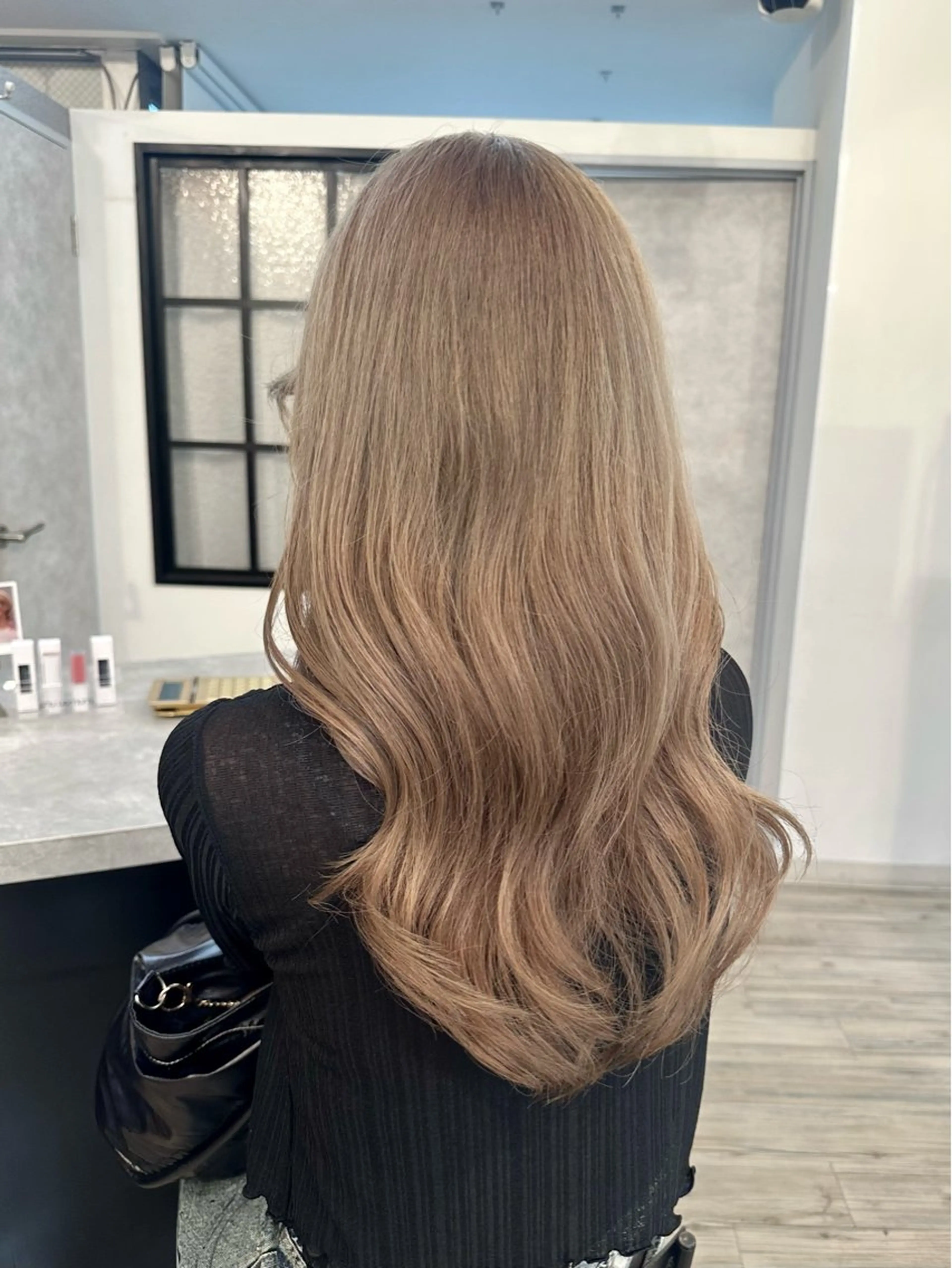 セミロング カラー ベージュカラー 透明感カラー ミルクティーベージュ sato ayaka ｜透明感カラー🫧のヘアスタイル