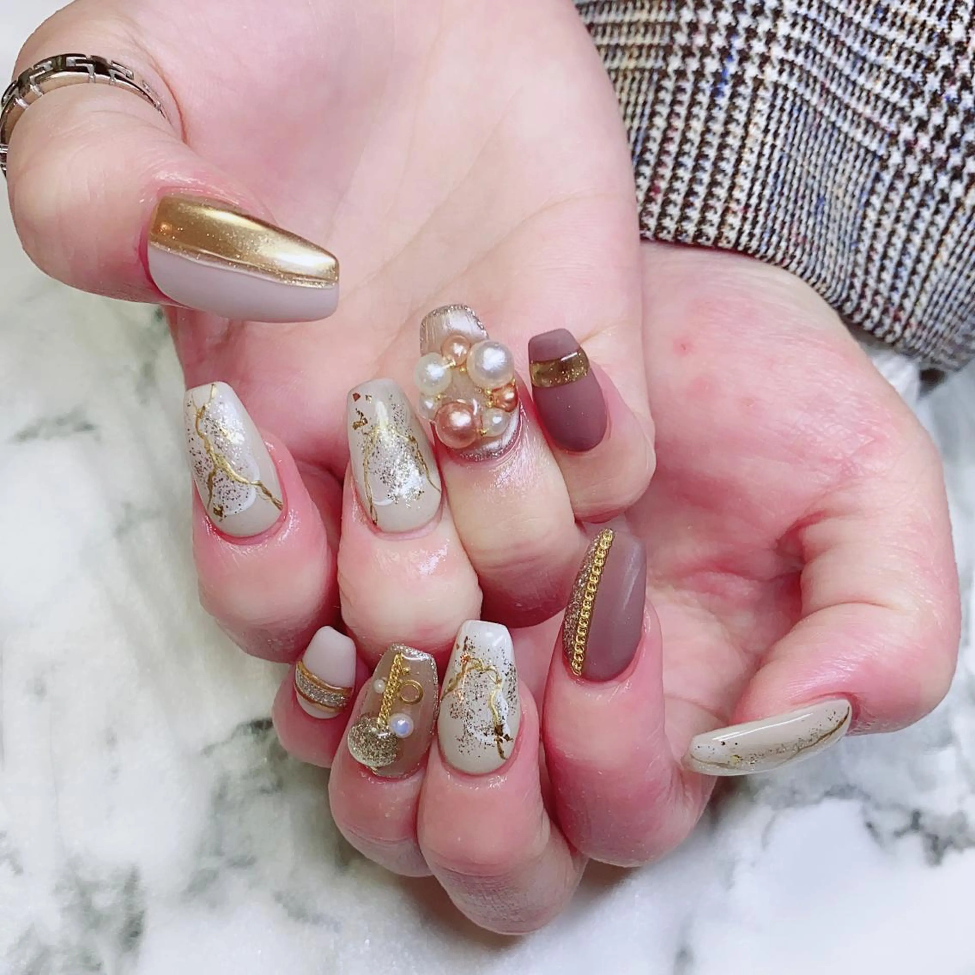 ロング カラー ネイル アートネイル 長さ出し 大理石ネイル(マーブル) マットネイル ミラーネイル Q Free nailsのネイルデザイン