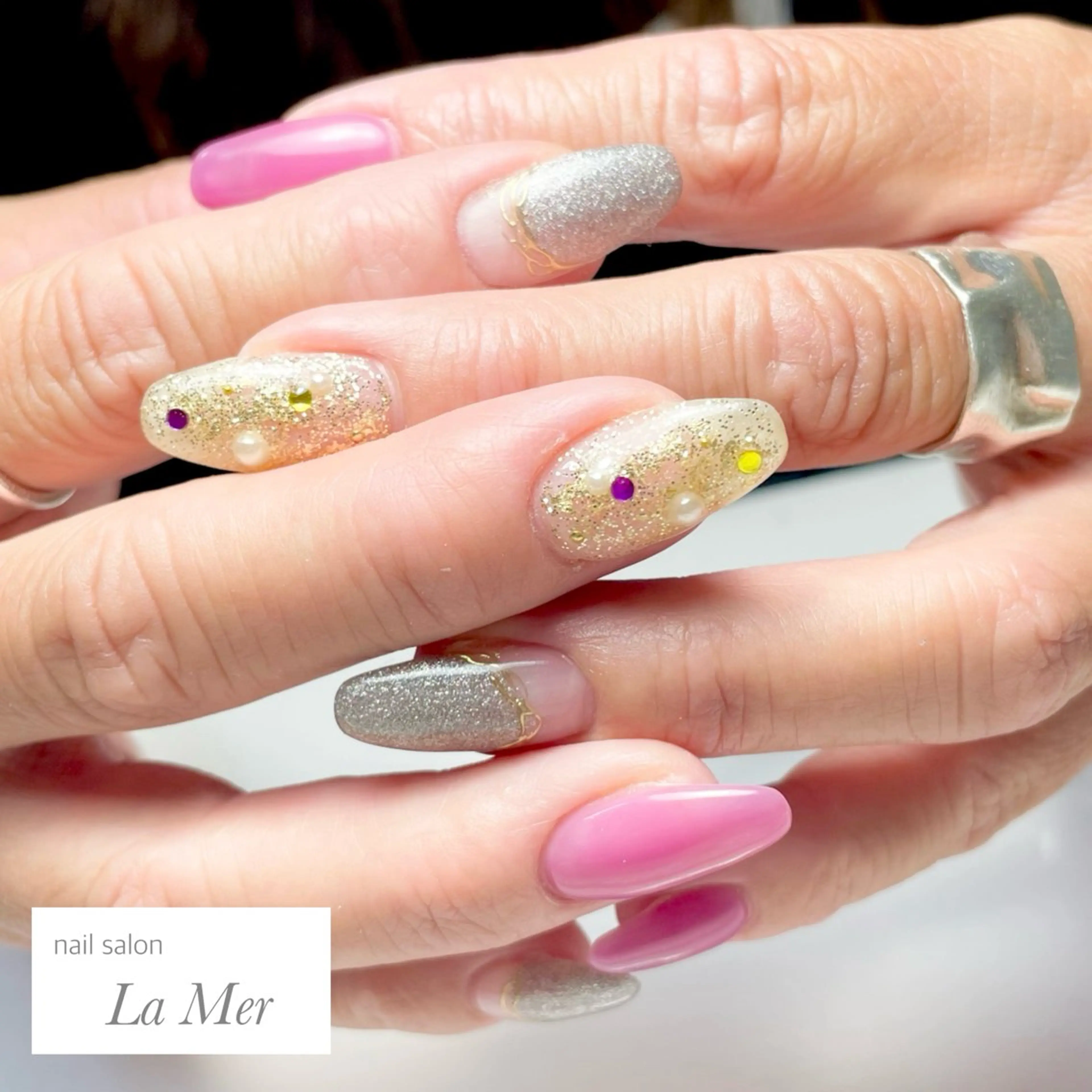 ネイル フラッシュネイル フレンチネイル ゴールド キラキラネイル ロングネイル ハンドネイル nailsalon La Merのネイルデザイン