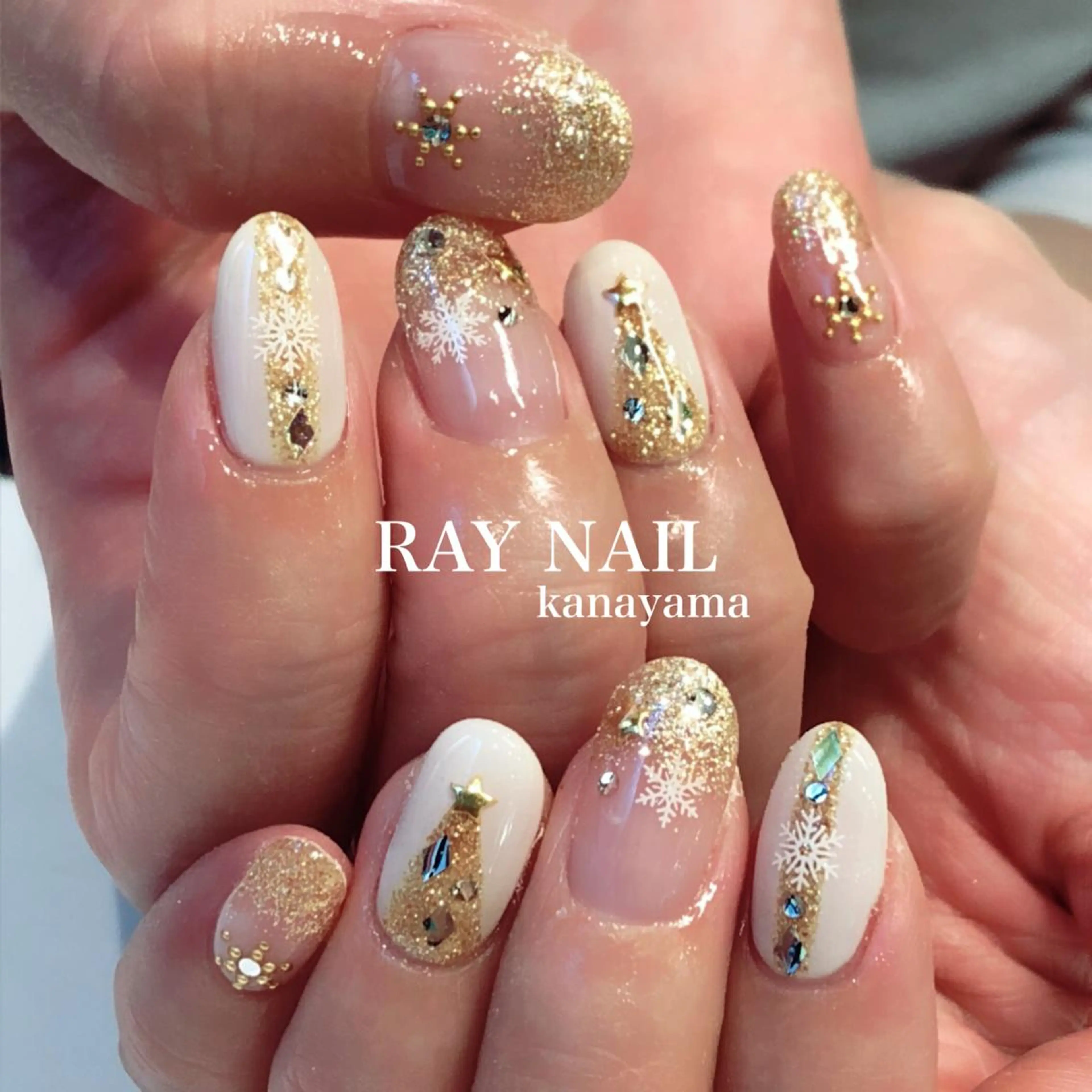 ネイル ゴールド ラメ(グリッター) 冬ネイル クリスマス Arowa 伊田のネイルデザイン