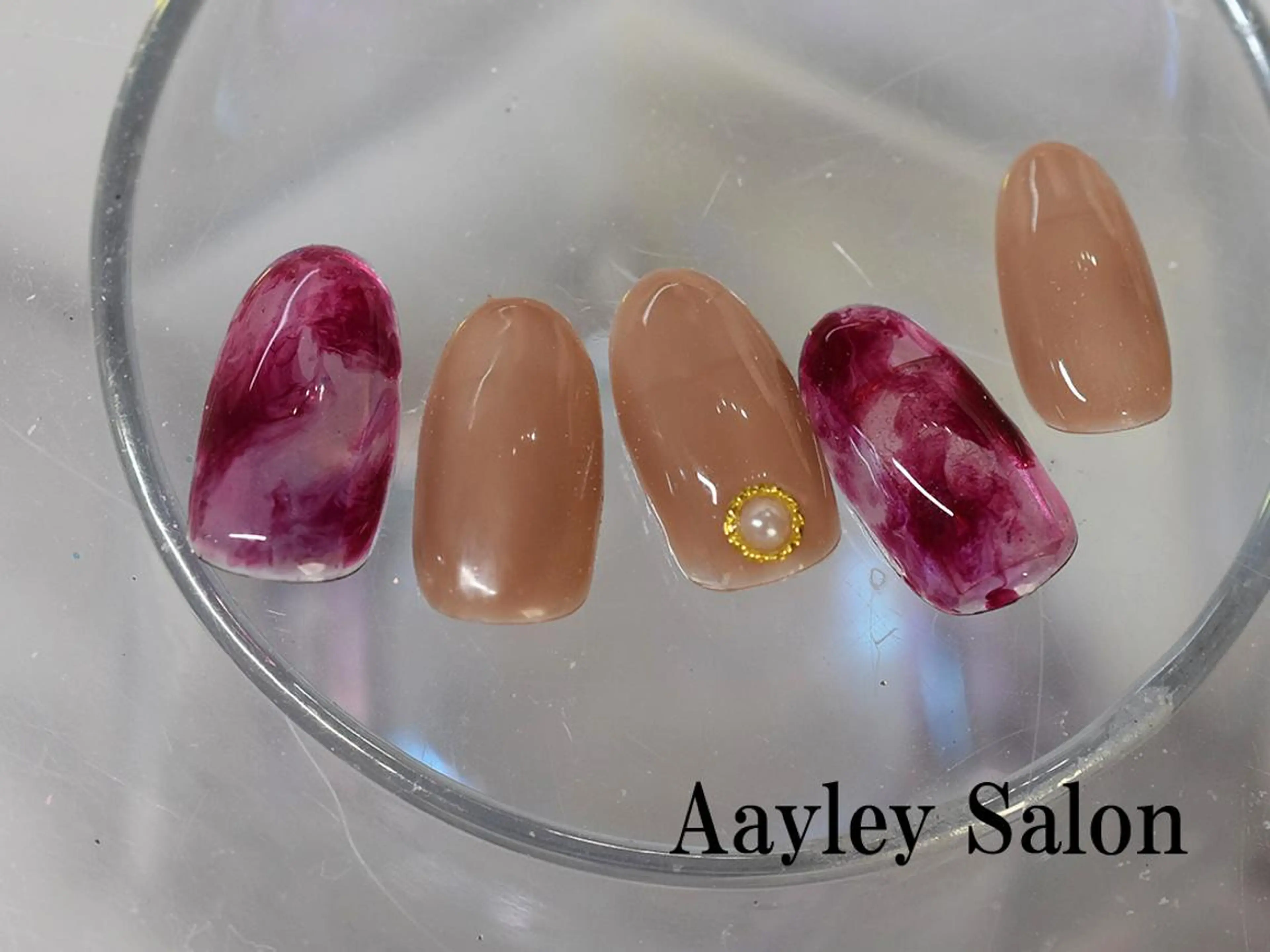 ミディアム カラー ネイル Aayley(アイリー)Salon所属・Aayley アイリ―サロンのネイルデザイン