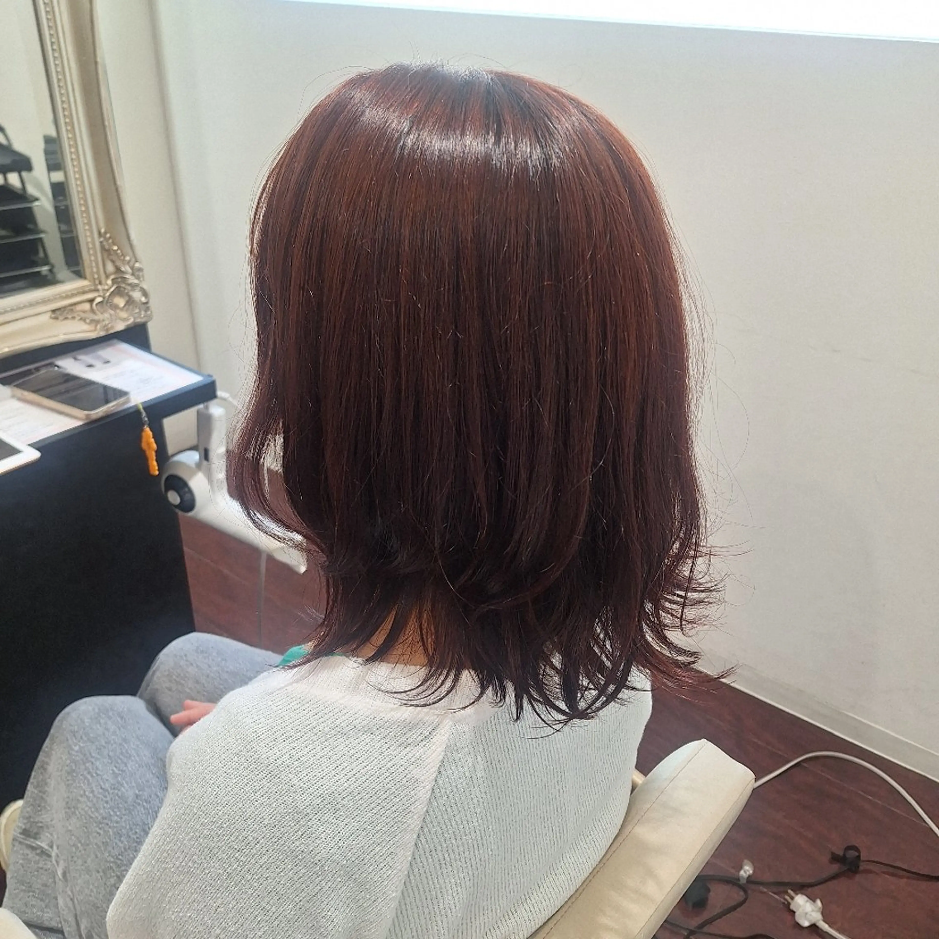 ミディアム カラー LOREM rei のヘアスタイル