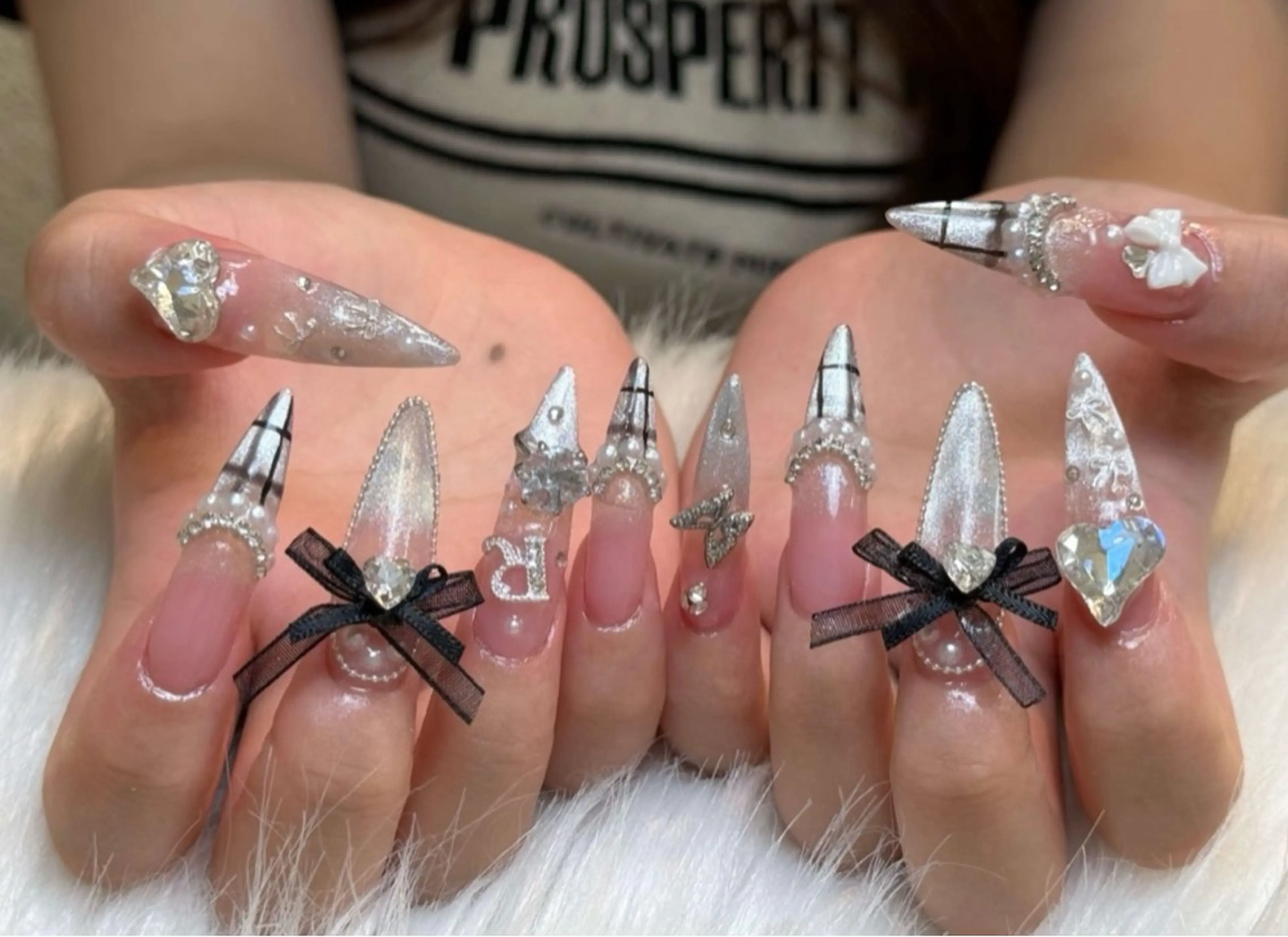 ネイル グラデーション キラキラネイル ワンカラーネイル 冬ネイル Jenn Nail Salonのネイルデザイン